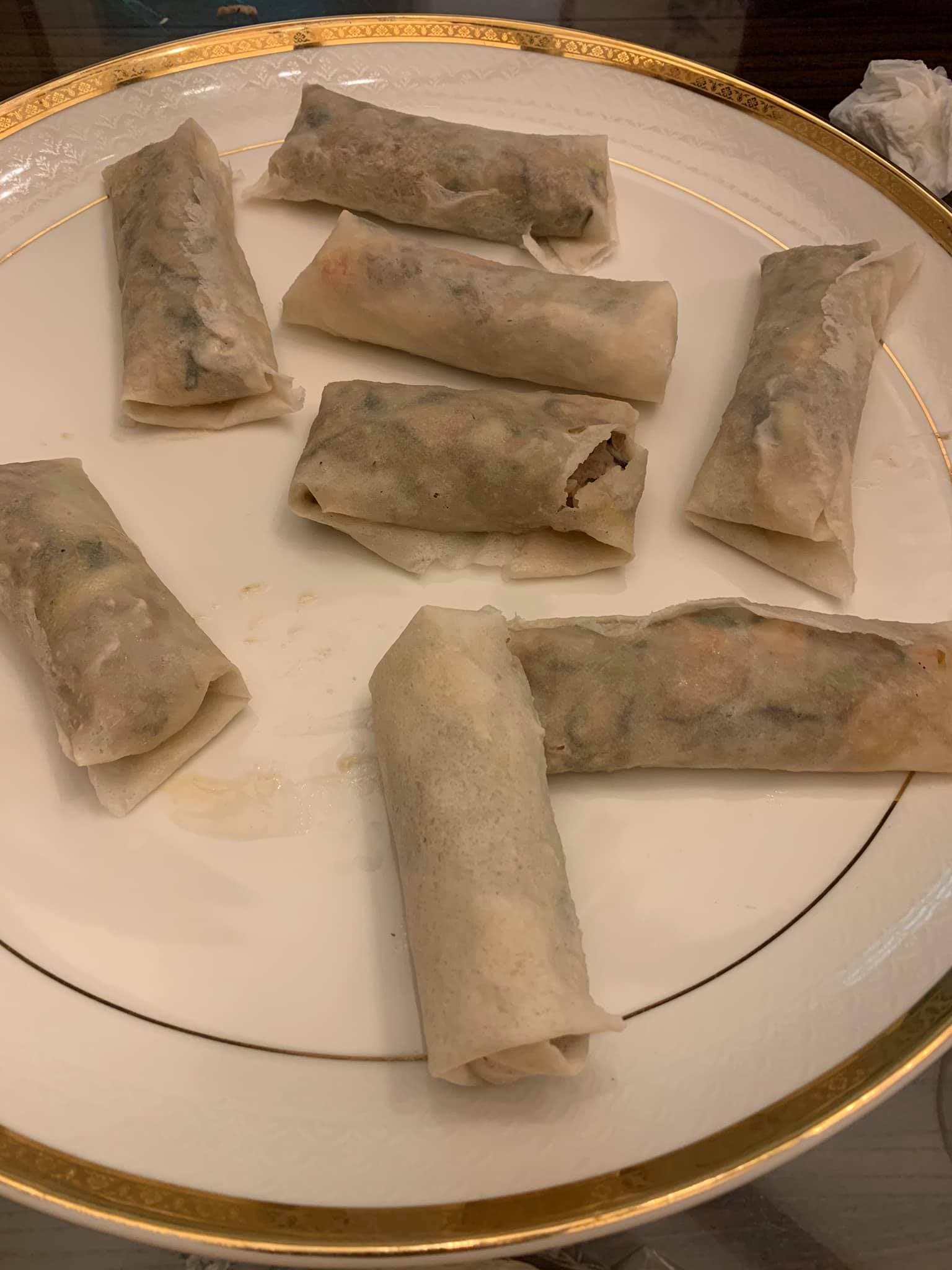 一面包、一面炸。中間包破的,當潤餅吃下肚。