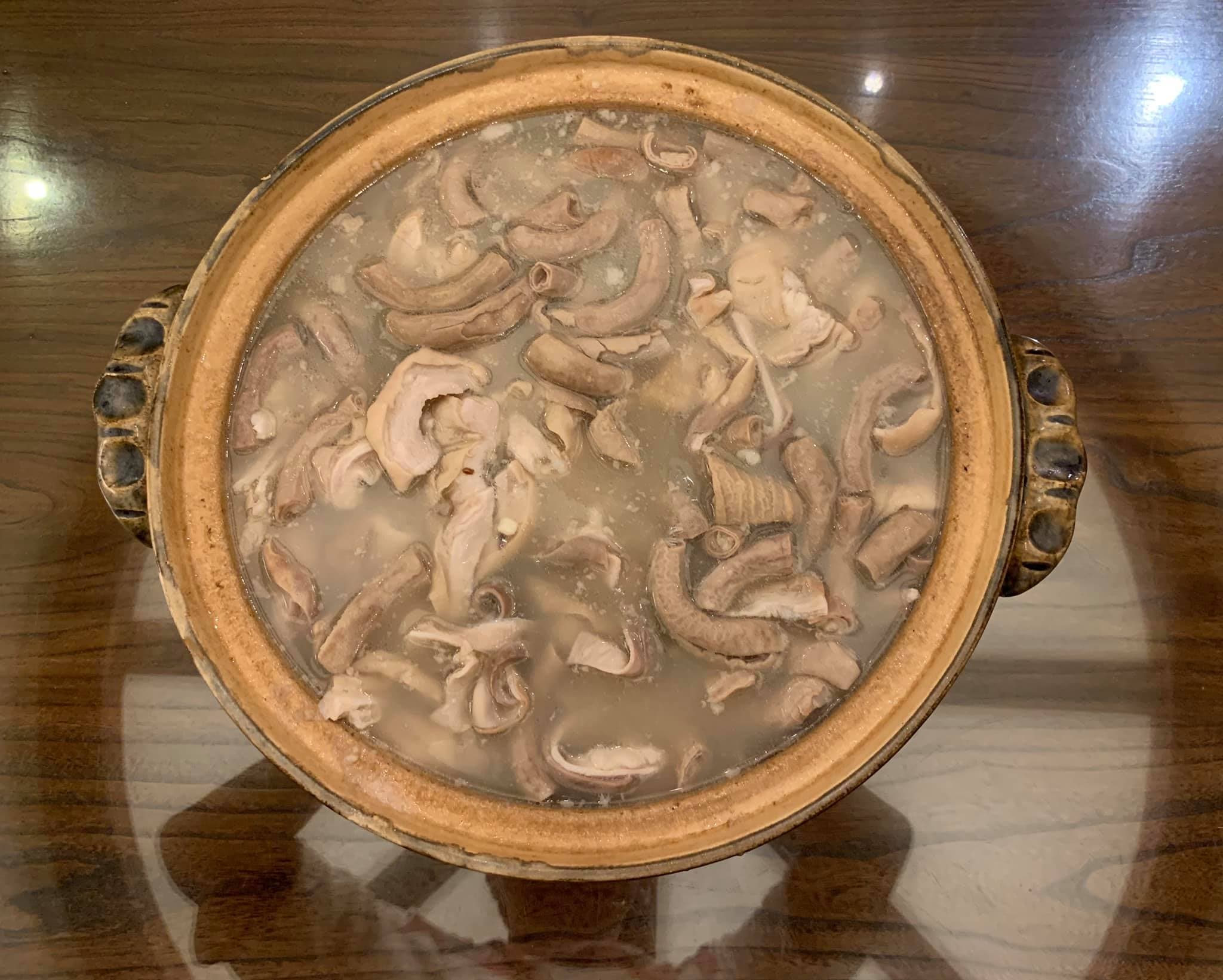 滿滿一大鍋四神湯,能去脾胃濕熱。