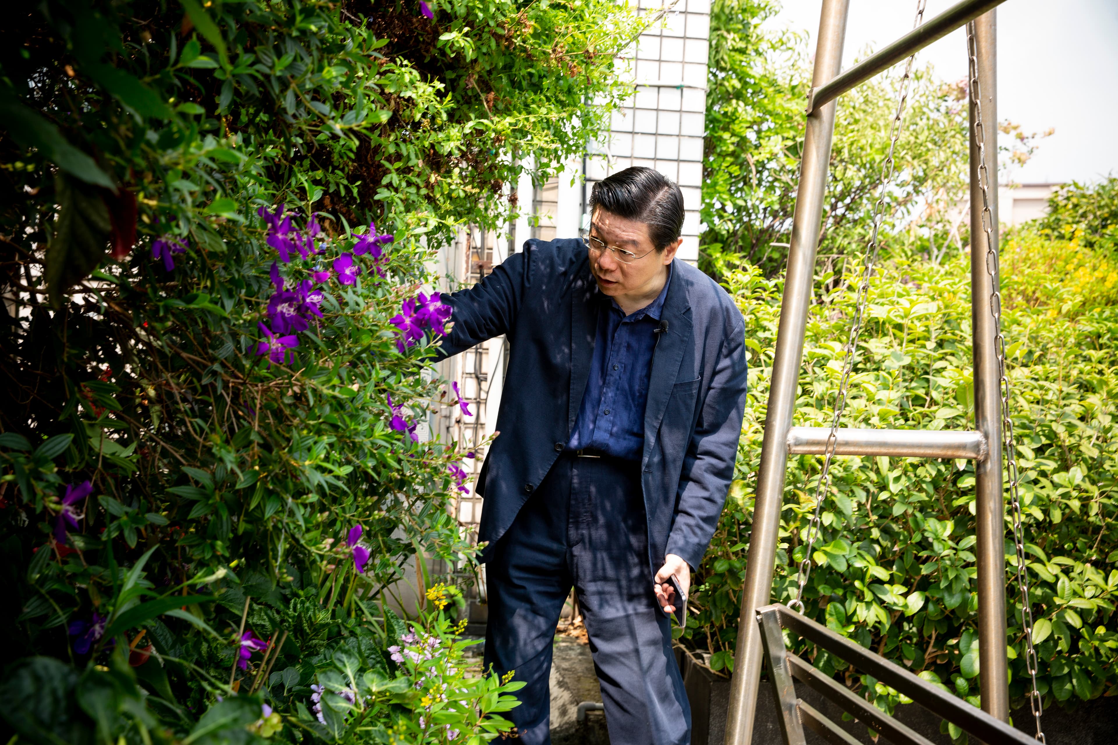 《鏡週刊》社長裴偉每個週末都在家下廚，常做記憶中的食譜菜色，現在也公開他的廚房筆記。（攝影：王漢順）