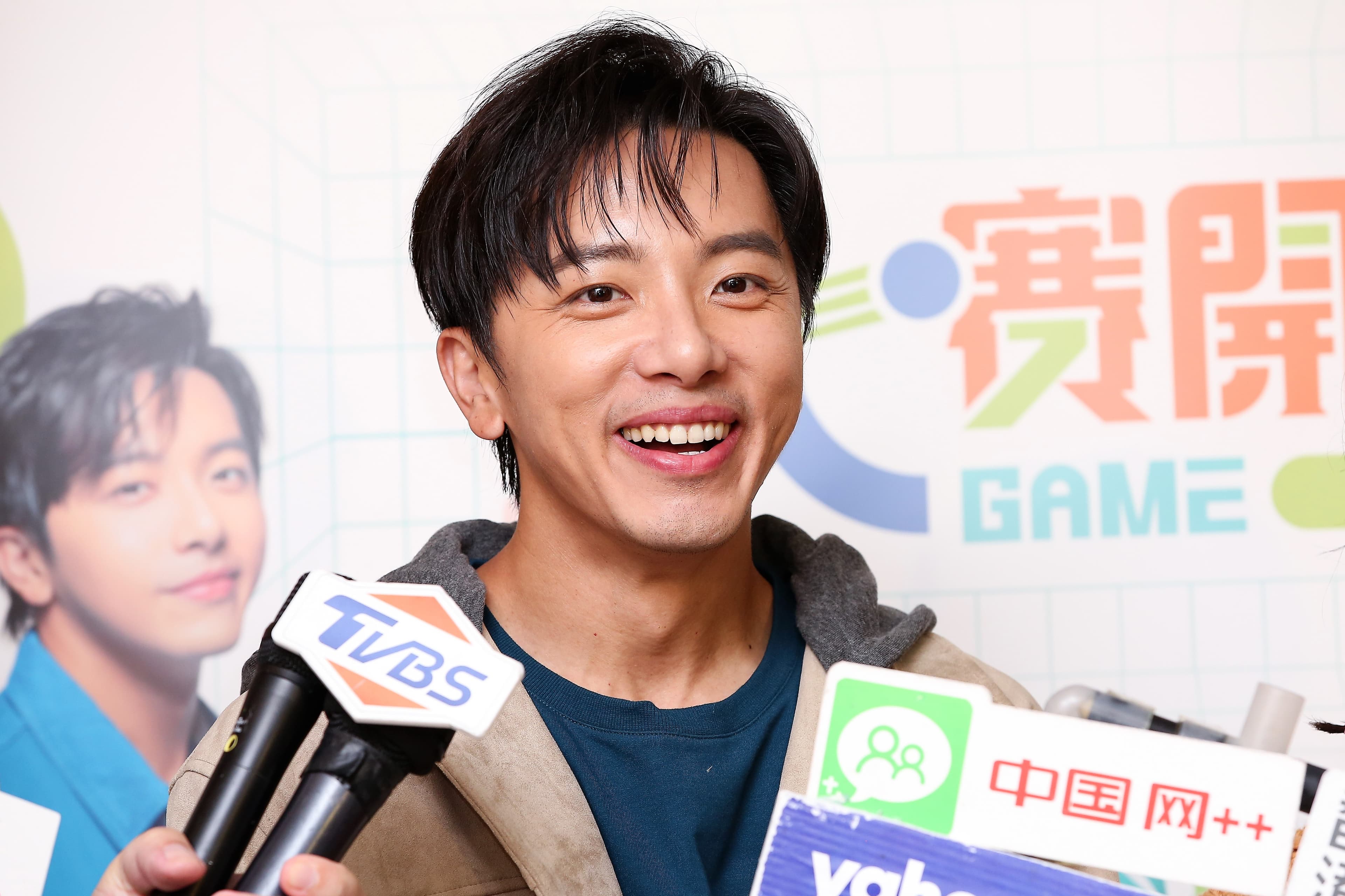 坤達透露日前好友小鬼入夢,還跟他握手說話,可惜對方說話內容醒來就忘記了。