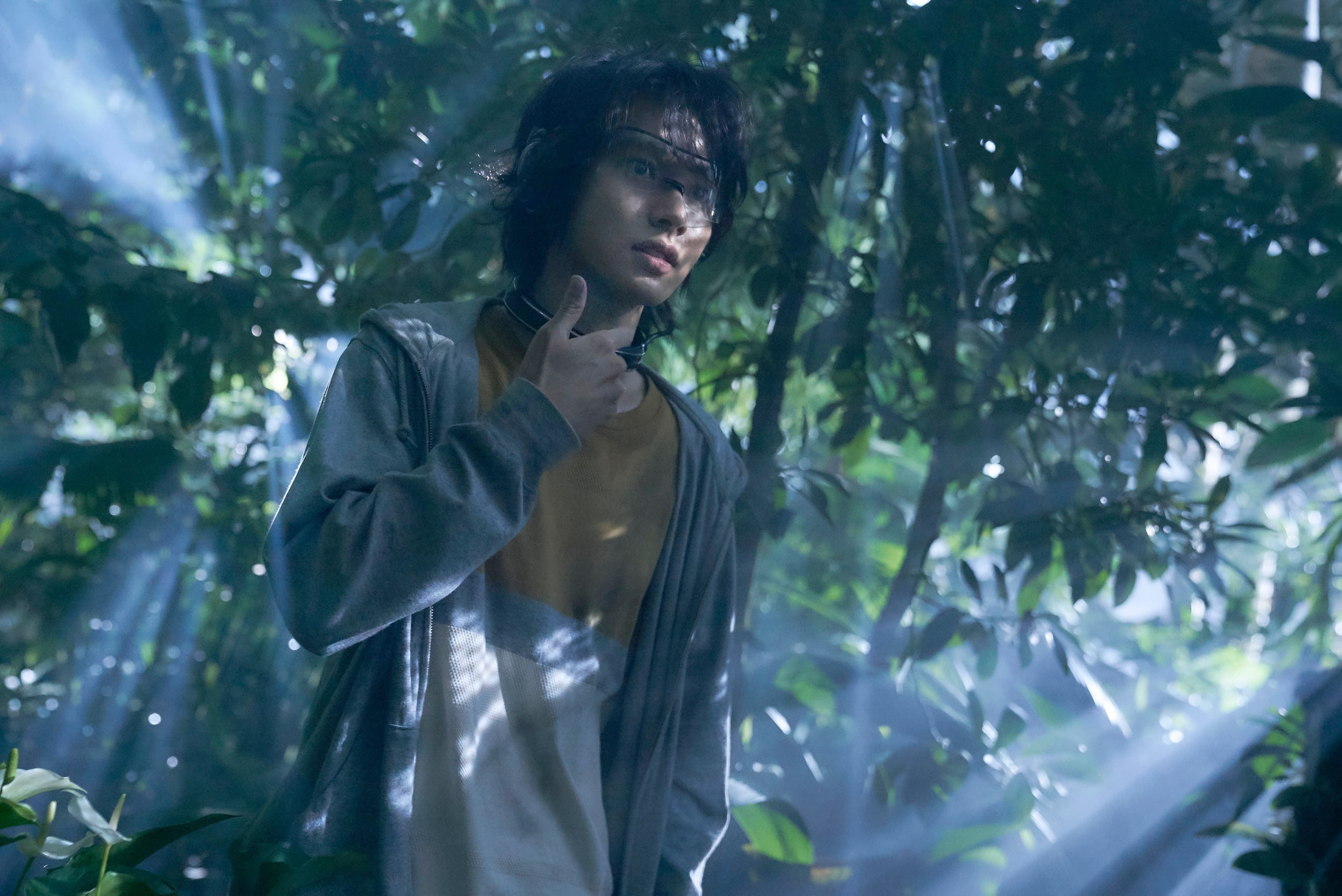 山崎賢人與好友在植物園裡闖關的場景,讓他印象深刻,連土屋太鳳也說被感動到流眼淚。(Netflix提供)