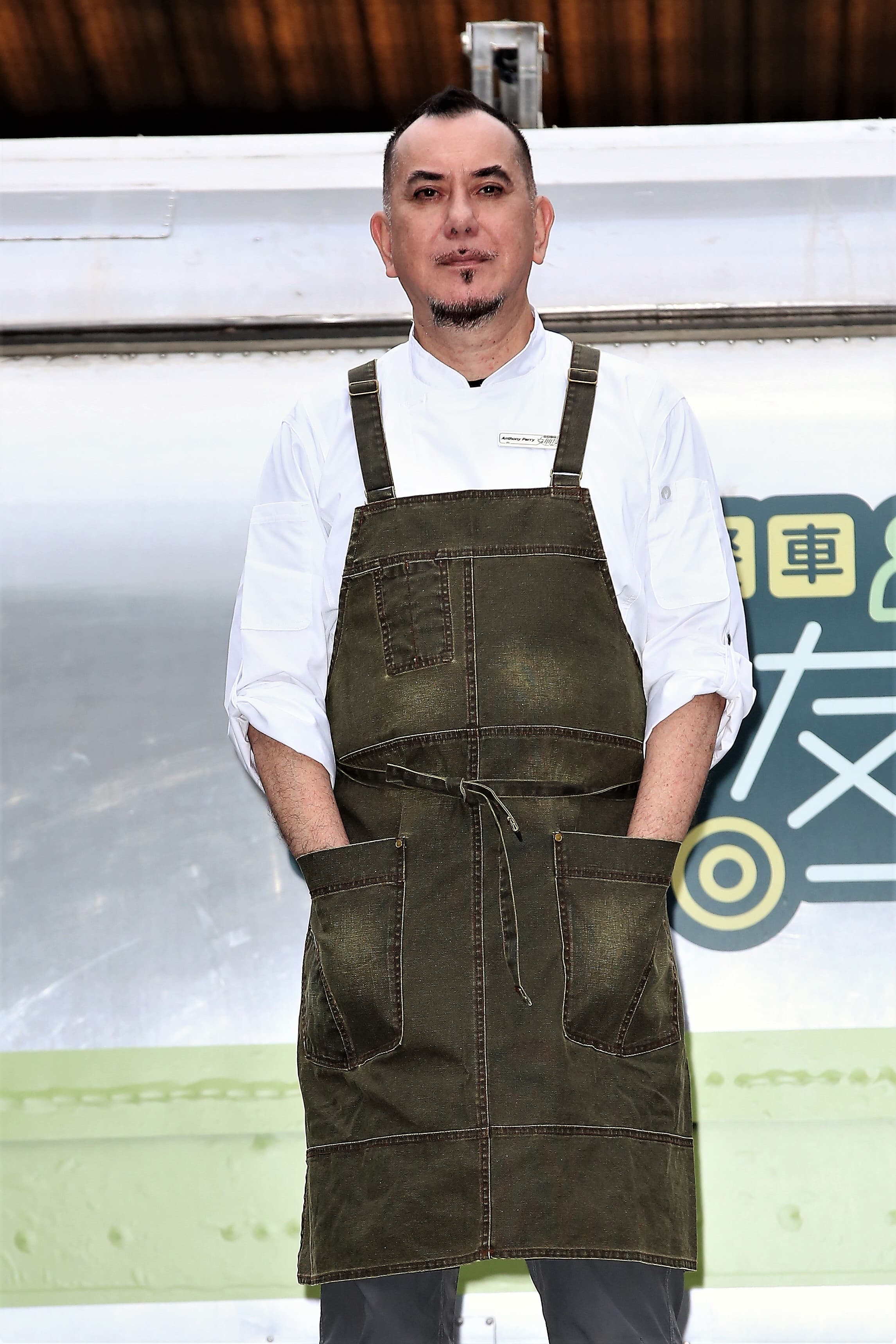 被問及入籍台灣問題,黃秋生沒正面給答案,僅表示「有工作就留下,時間長了就等於入籍」。