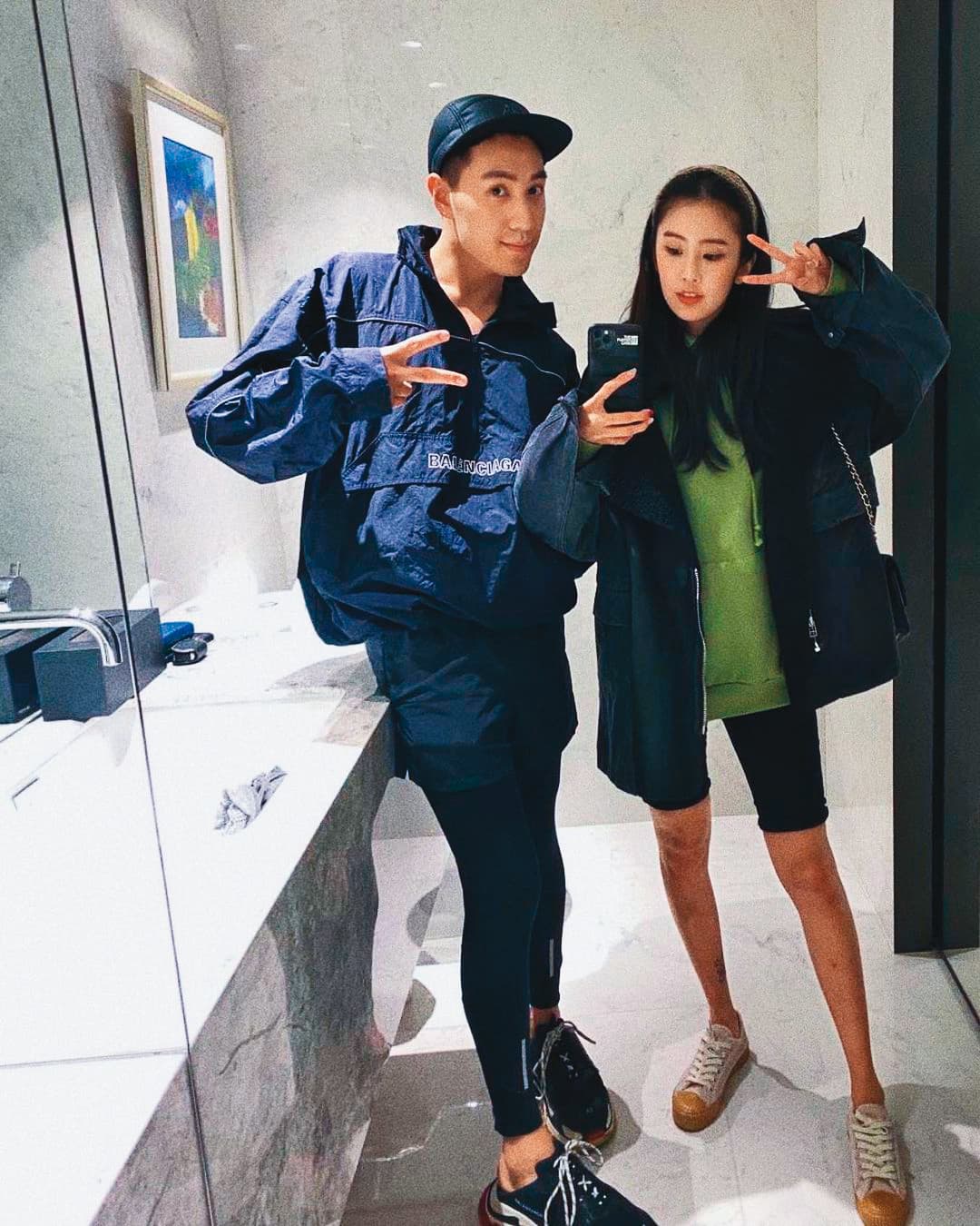 傅臨(右)22歲結婚,平日也不時在社交平台與老公(左)大秀恩愛。(翻攝自傅臨IG)