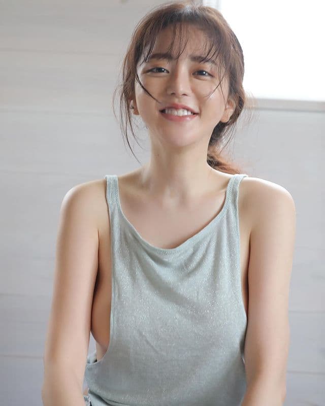 谷亞沙子替雜誌拍攝性感寫真,F級東西半球呼之欲出,讓許多網友鼻血直流。(翻攝自谷亞沙子IG)