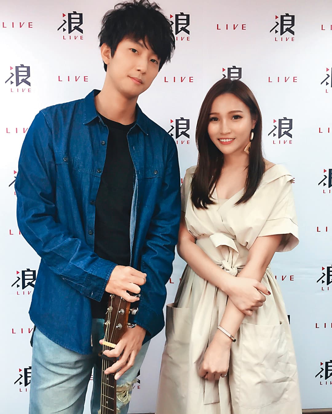 與發行單曲機會擦身5次後，劉玉婷（右）沒有失去鬥志，反而越挫越勇，甚至獲得與全才音樂人許書豪（左）合作機會。（翻攝自劉玉婷IG）