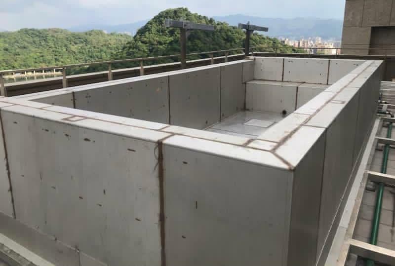 小豬羅志祥遭民眾爆料,在頂樓偷蓋露天空中游泳池。(翻攝自建管處)