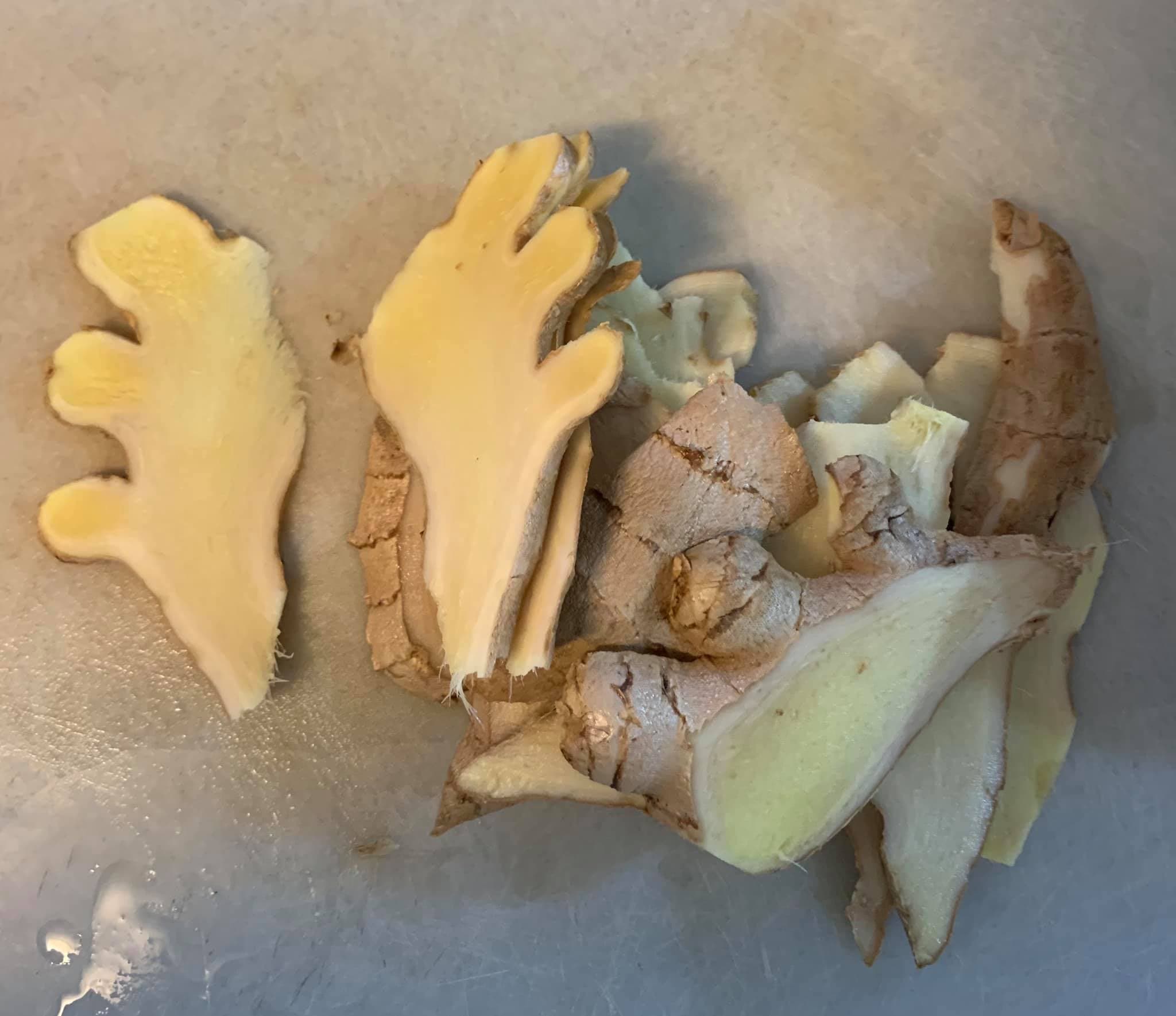 老薑切片。