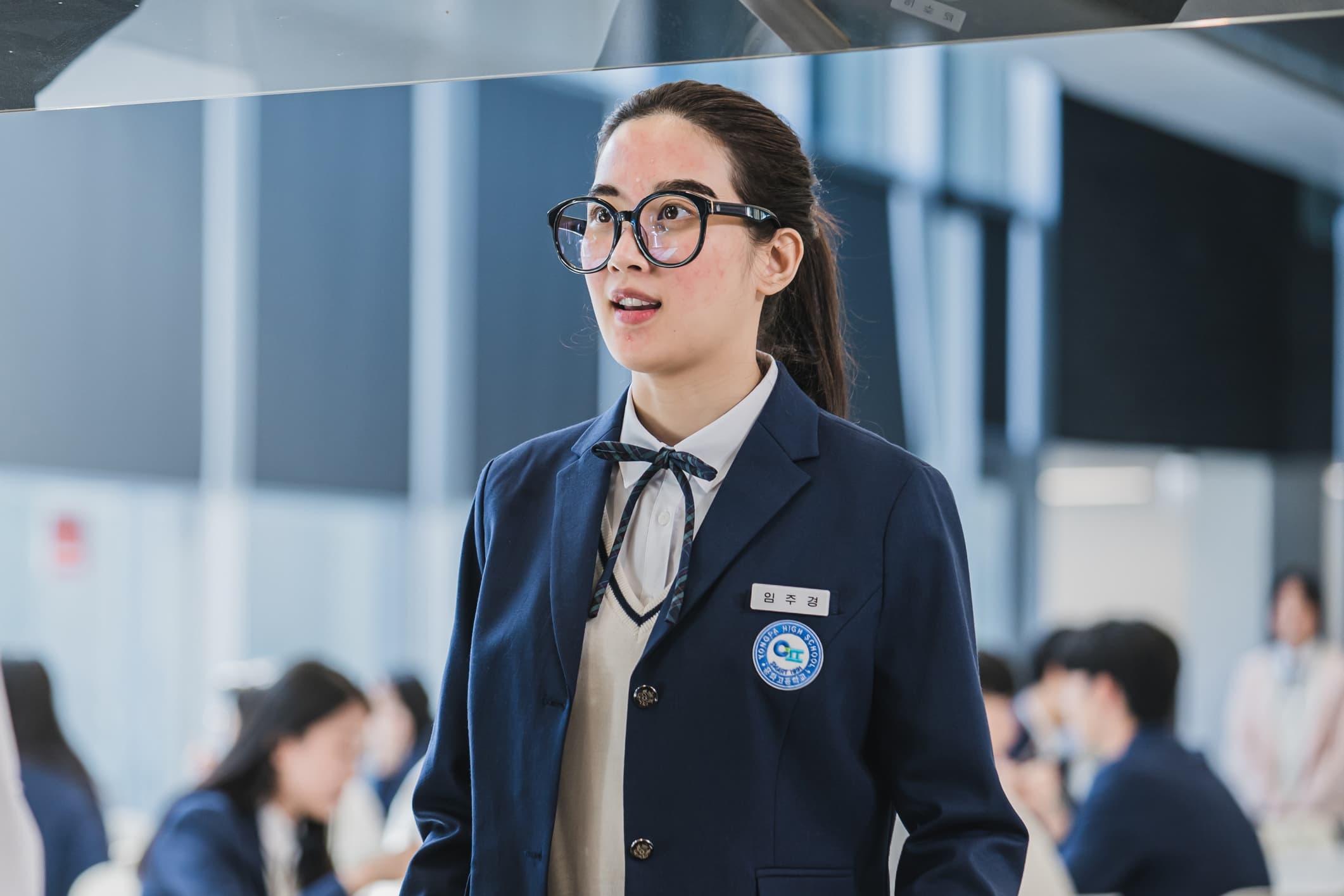 文佳煐在劇中有不少素顏扮醜的橋段。(friDay影音提供)