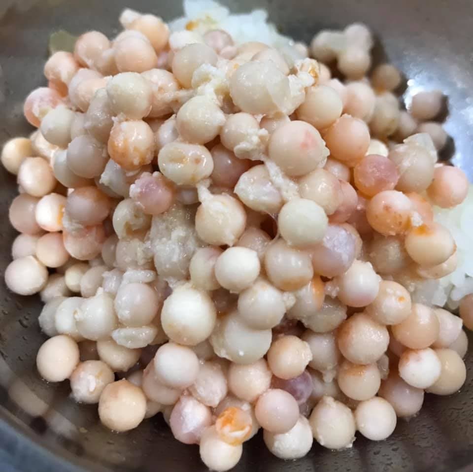 鮭魚卵煮熟的照片曝光,網友嚇瘋表示「還是生的好」「看起來好可怕」。(翻攝自Costco好市多 商品經驗老實說)