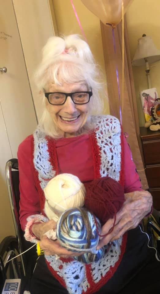 人瑞阿嬤弗里德曼日前迎來102歲生日。(翻攝自North Westchester Restorative Therapy & Nursing Center臉書)