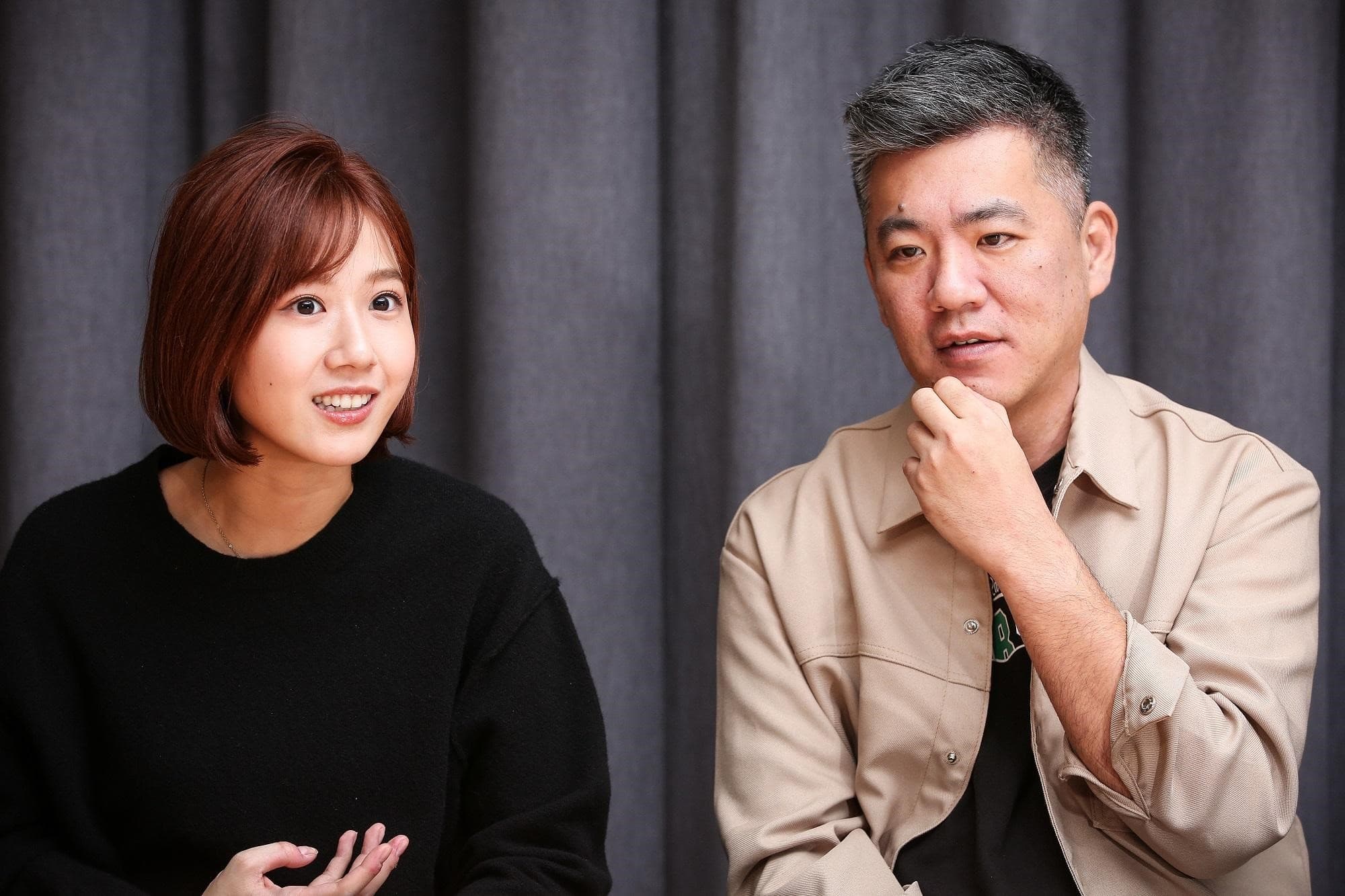 方志友(左)與前輩演員對戲彷彿上表演課,收穫滿滿。右為導演郝心翔。(本刊資料照)