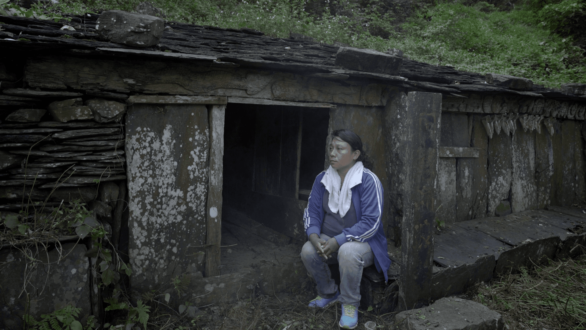 排灣族大後部落頭目廖莉華一心一意想要重建家屋,凝聚族人向心力。(久藝傳播提供)