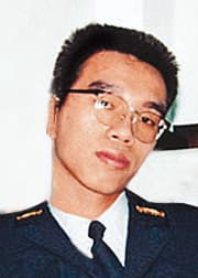 汐止分局員警洪重男遭遇歹徒突襲,不幸身亡。(翻攝畫面)