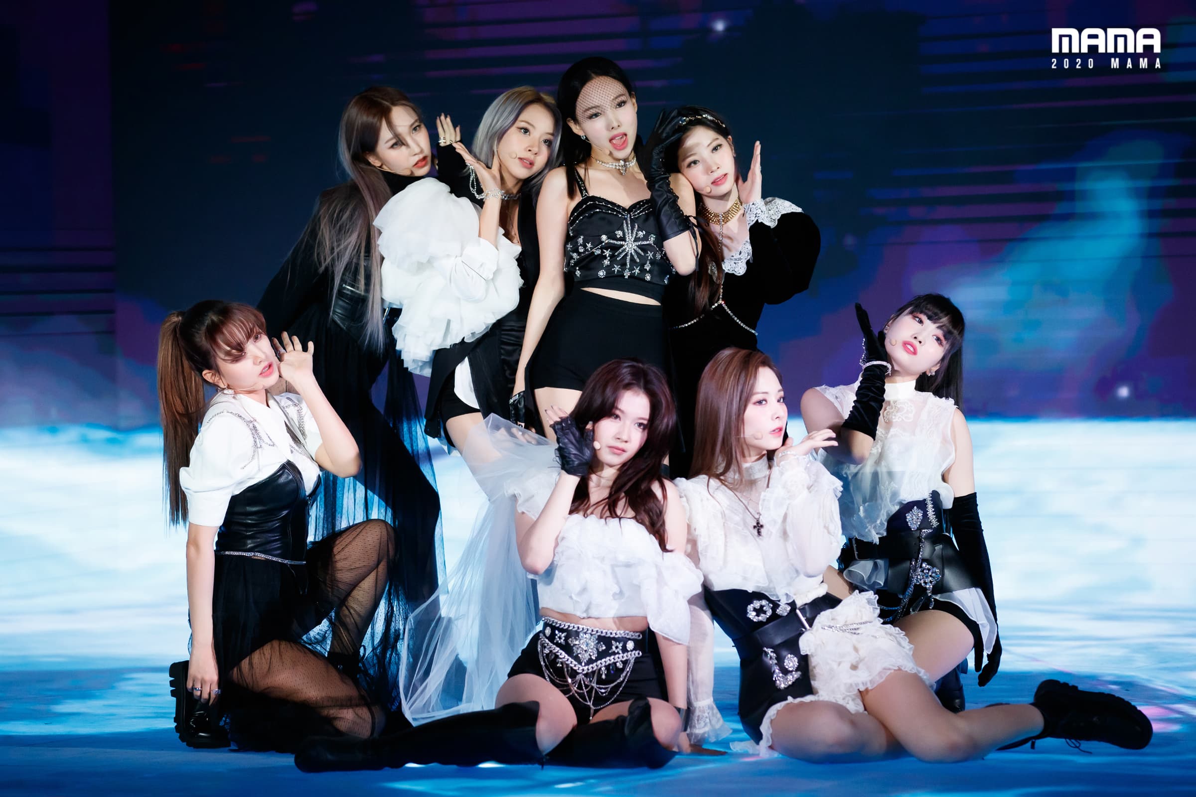 TWICE在MAMA頒獎典禮帶來精彩表演,TWICE全體成員與工作人員已接受檢測。(CJ ENM提供)