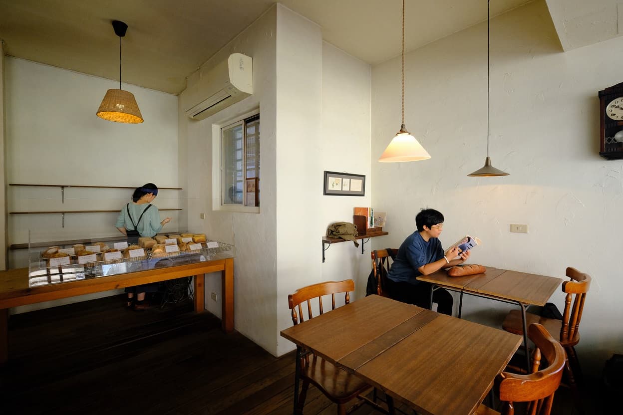 店內走極簡風格,宛如走入日本的麵包小舖。