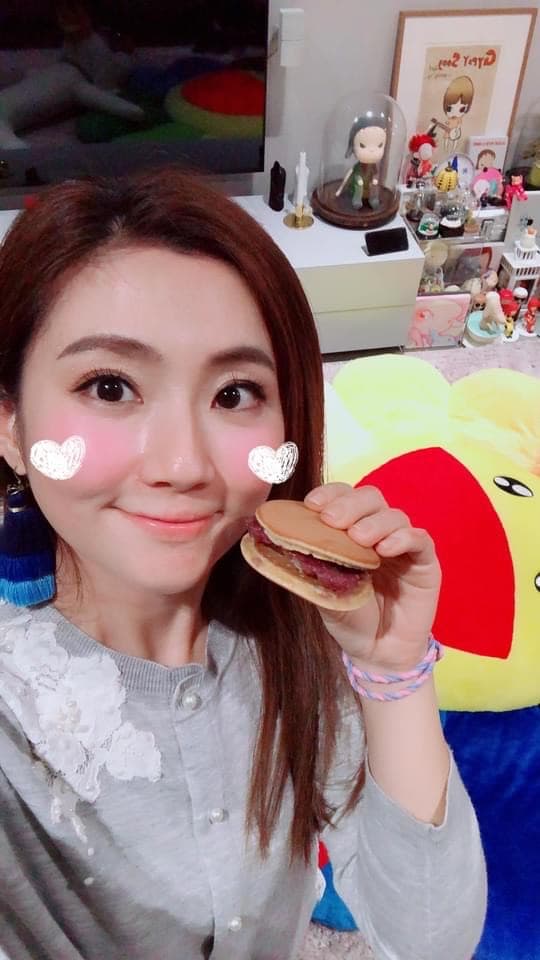 Selina也曾被無良廠商在傷口上撒鹽,P圖說她代言祛疤膏。(翻攝自Selina臉書)