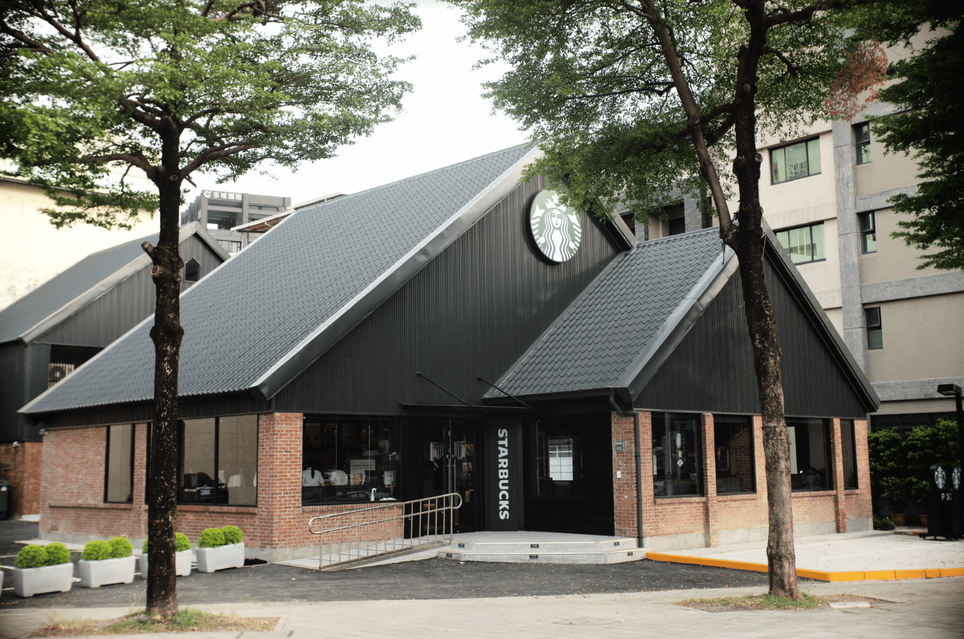 星巴克首間紅磚小屋門市。（星巴克提供）