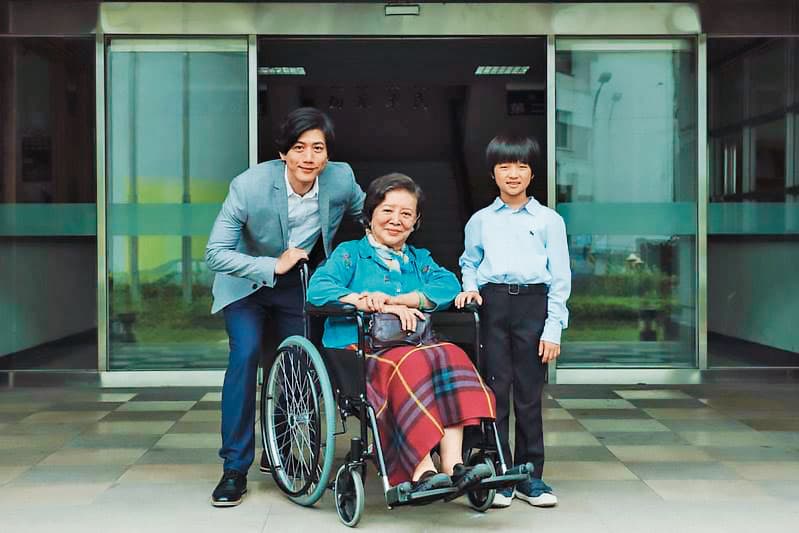 奪下金馬3項大獎的《親愛的房客》,片中觸及同志「無血緣收養」議題。(牽猴子提供)
