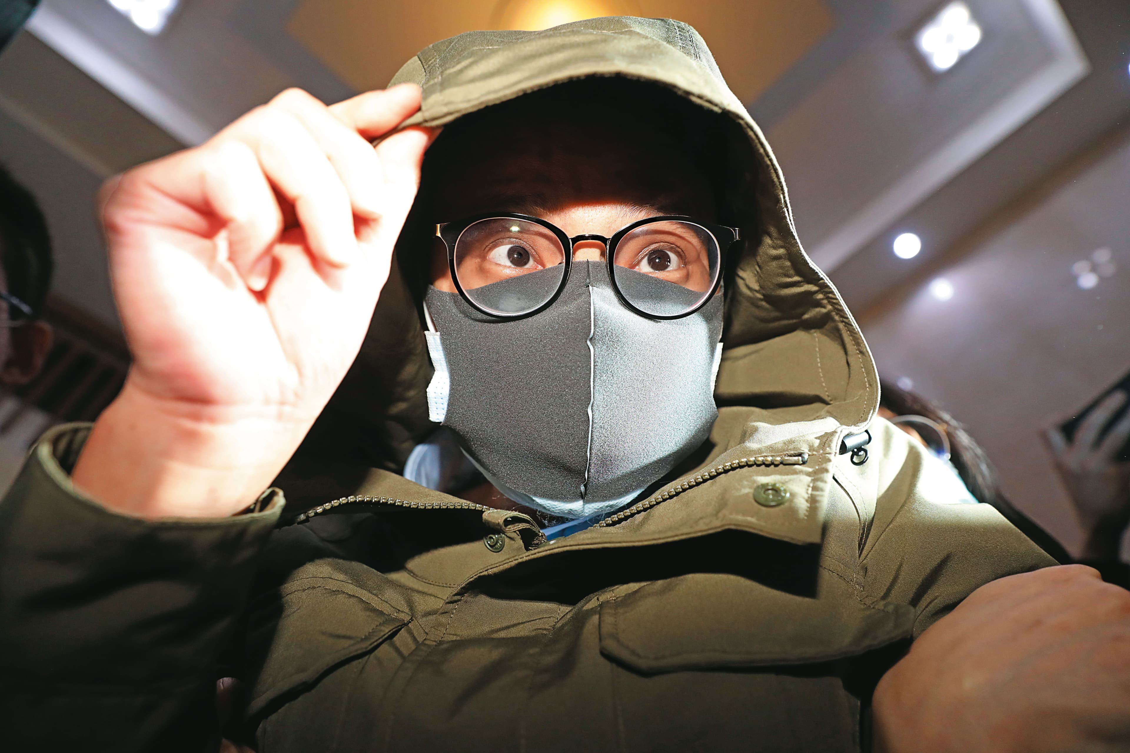 復華投信基金經理人劉建賢被控教唆研究員出具不實投資報告，且刪除手機相關對話涉及滅證，現被收押。