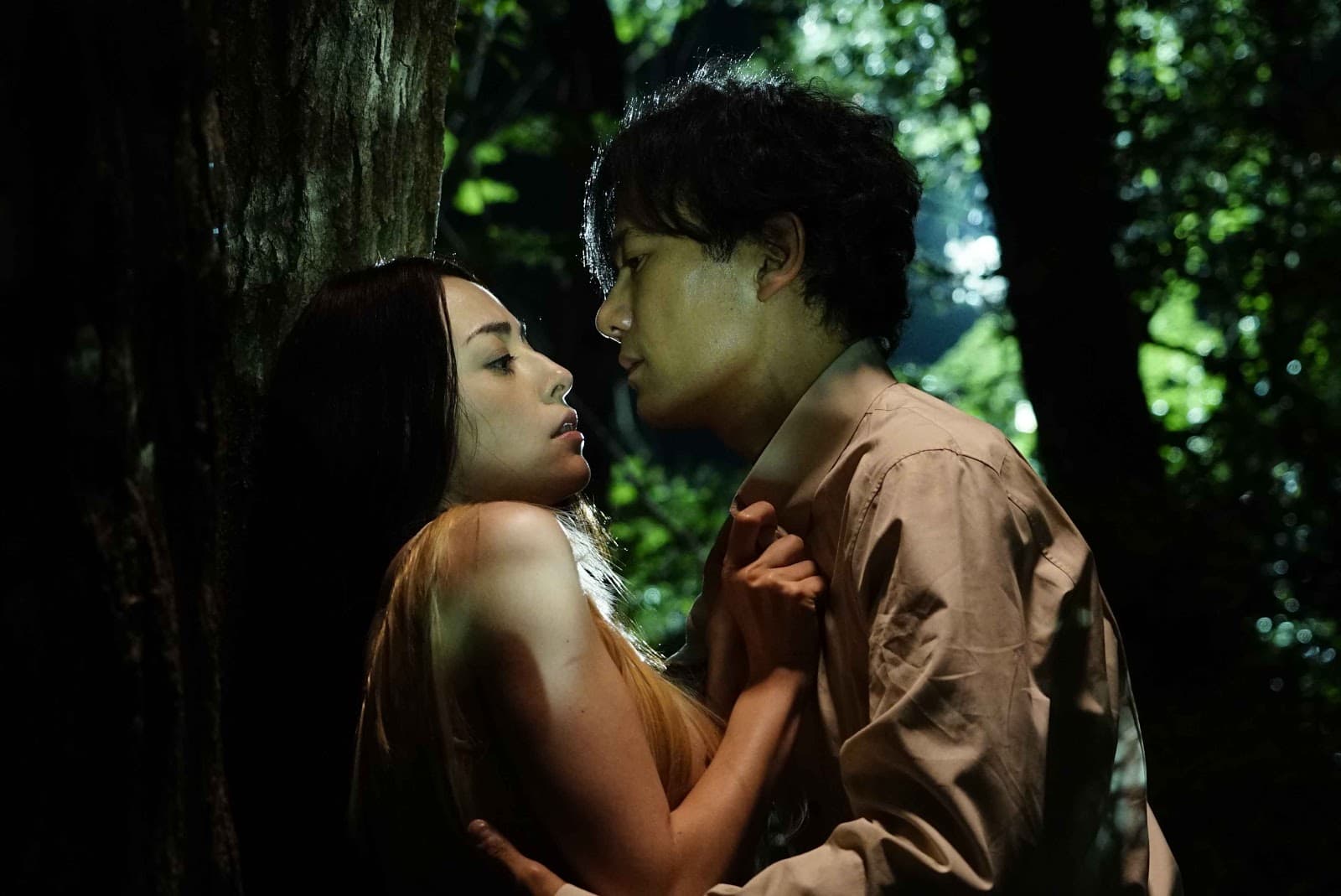 《手塚治虫迷幻少女》找來杜可風擔任攝影，讓稻垣吾郎（右）直呼「好像做夢」。（天馬行空提供）