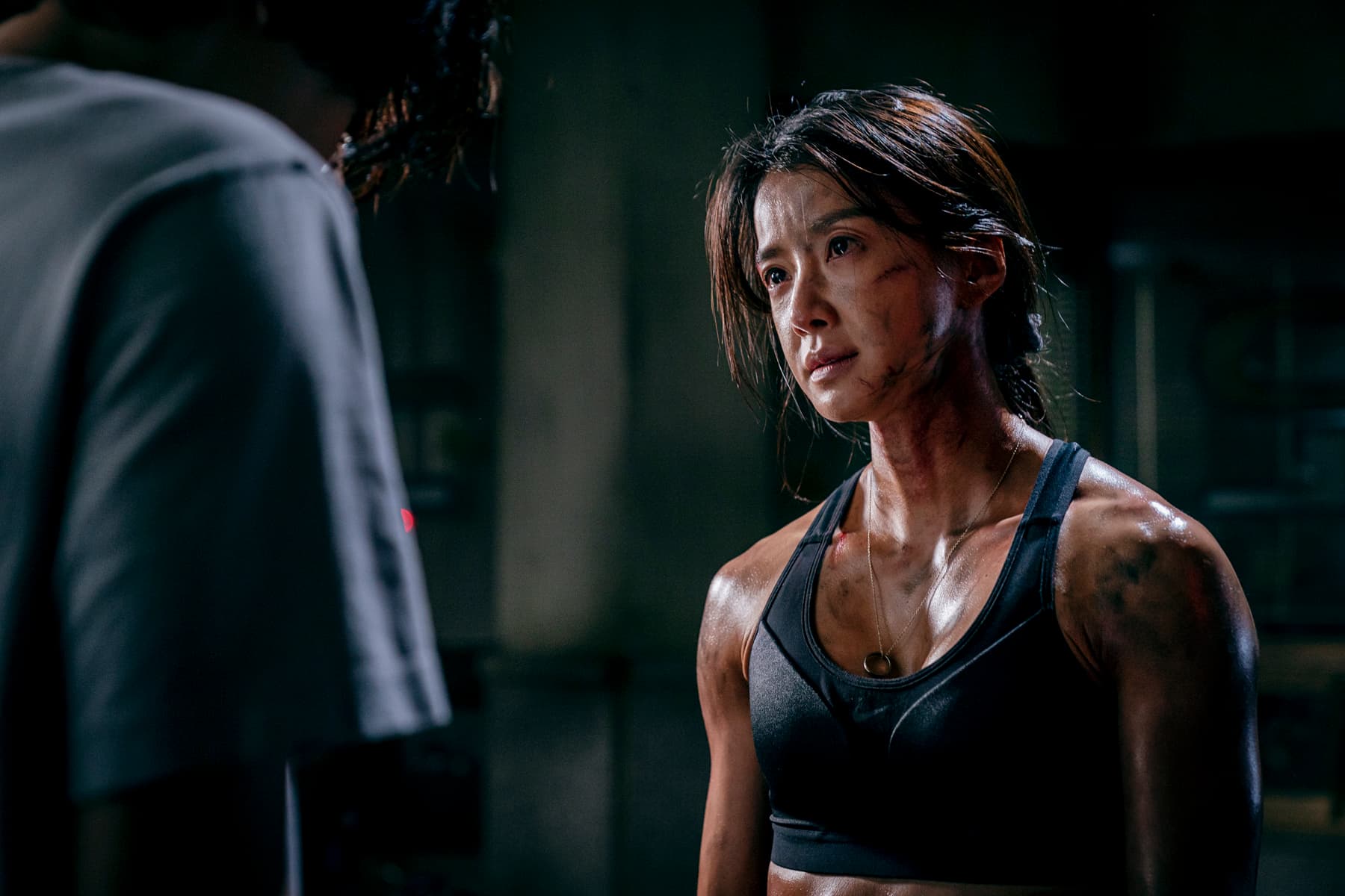 李施昤在劇中總是穿著運動內衣,為此她提前6個月做重訓。(Netflix提供)