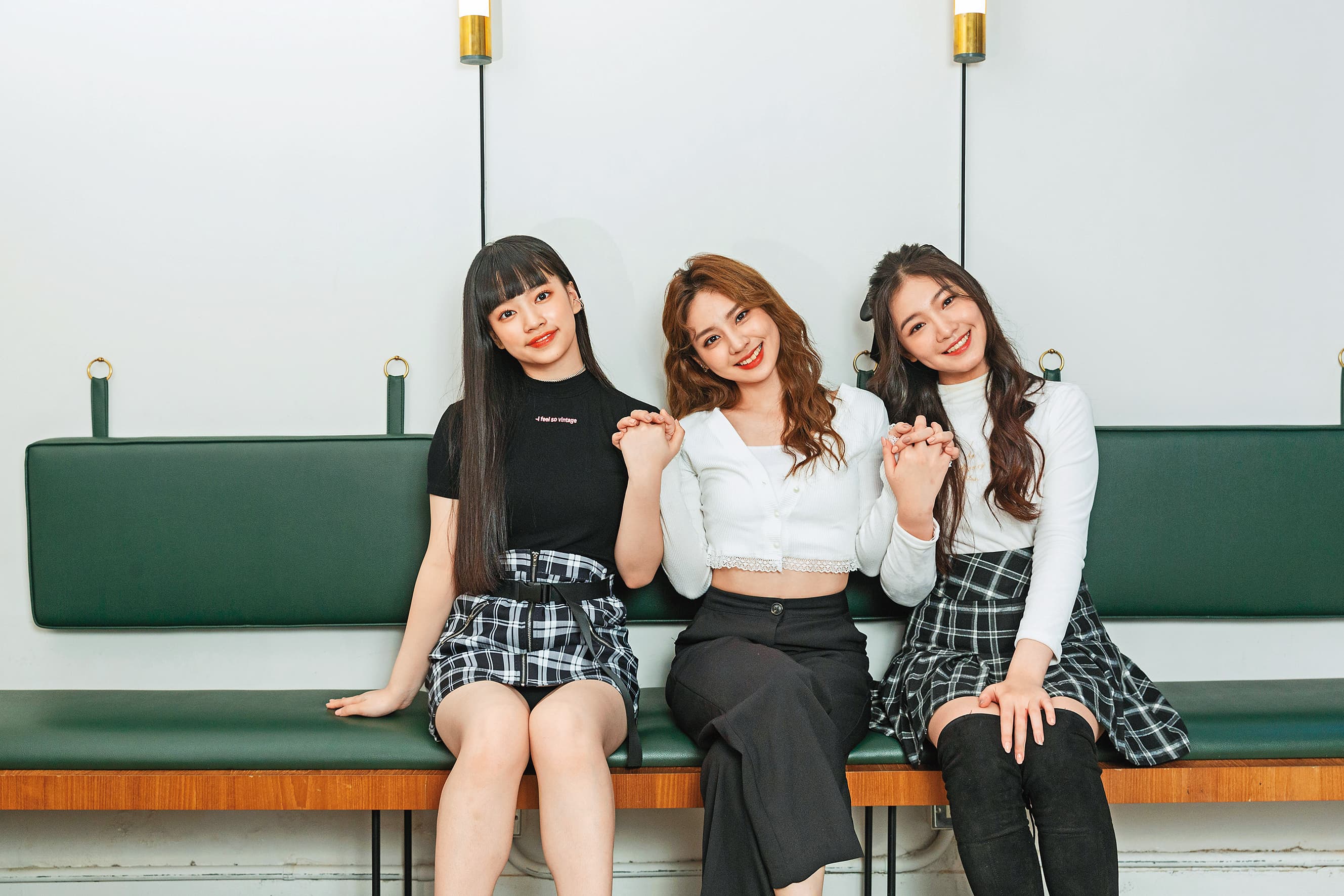 李紫嫣(右起)、王加瑄、馬瑋伶3人從小就視S.H.E為偶像,希望有朝一日能跟她們ㄧ樣,成為大家心目中的偶像。