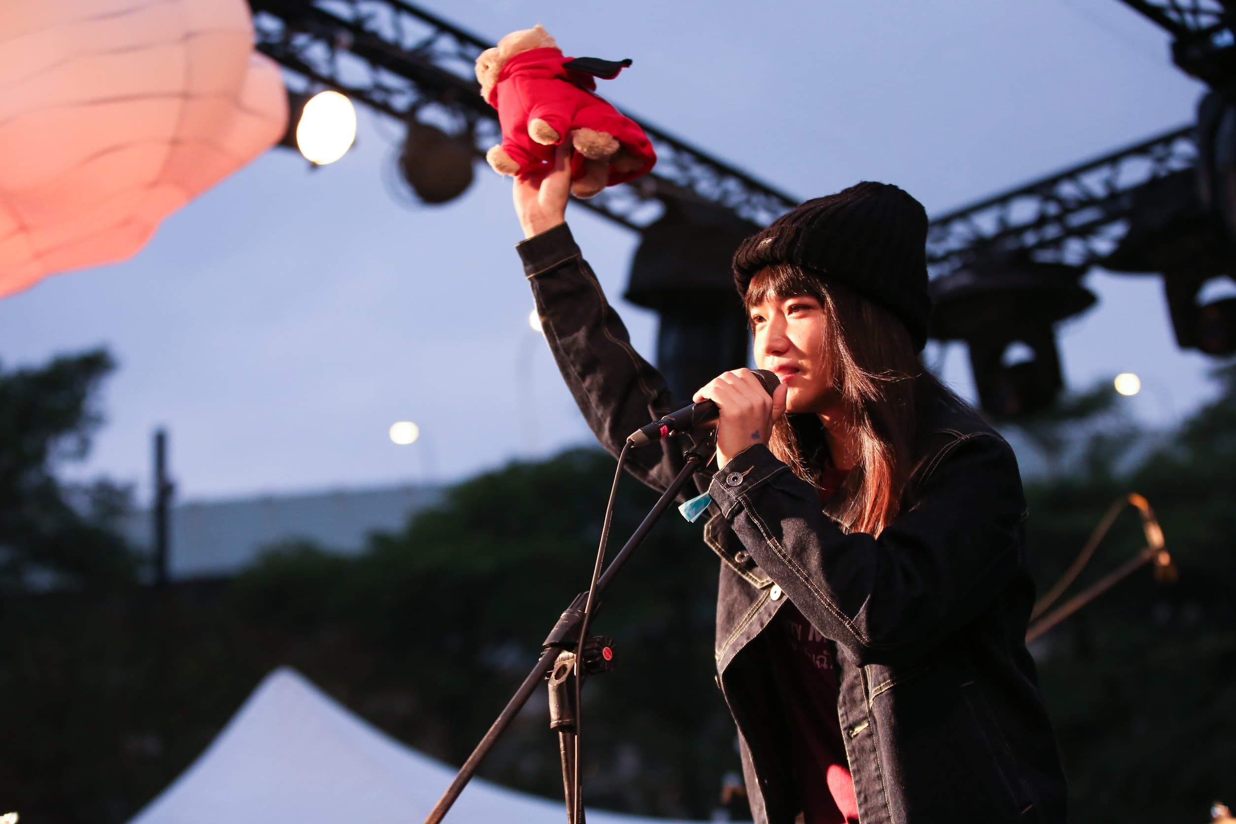 持修因登上金曲31新人王寶座而知名度大開,人氣水漲船高。(資料照)