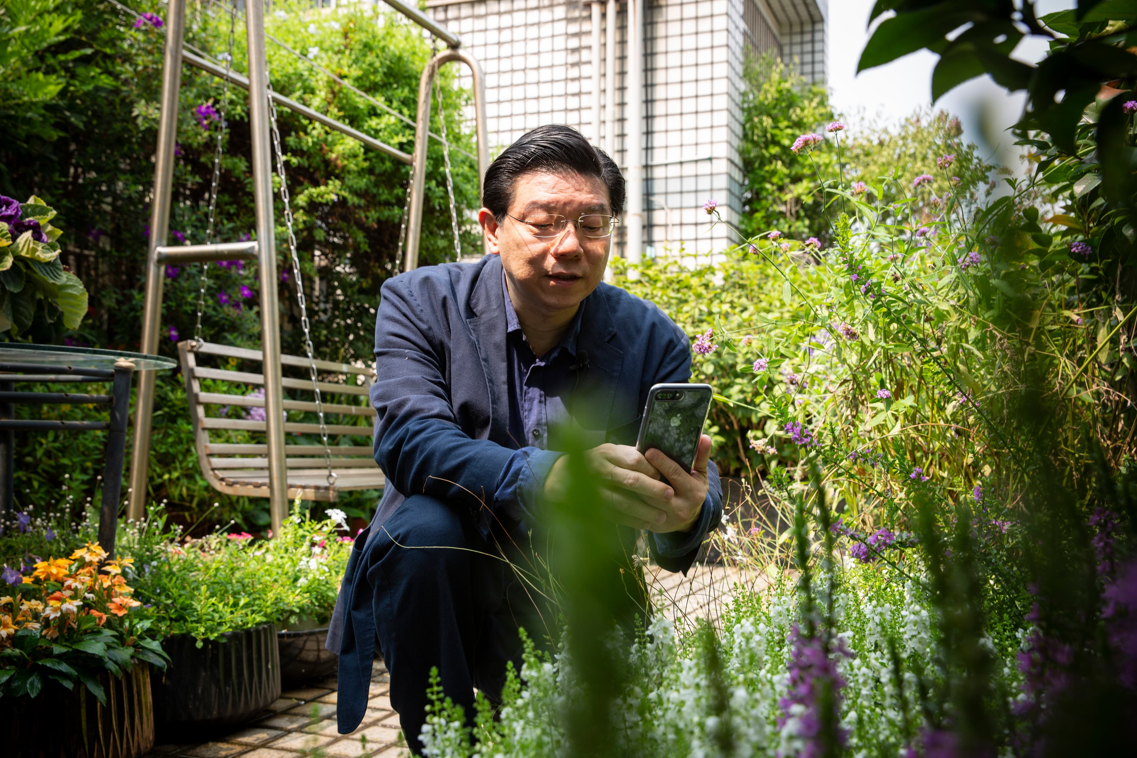 《鏡週刊》社長裴偉愛吃也愛做菜，研究的料理遍及中西，現在也公開他的廚房筆記。（攝影：王漢順）