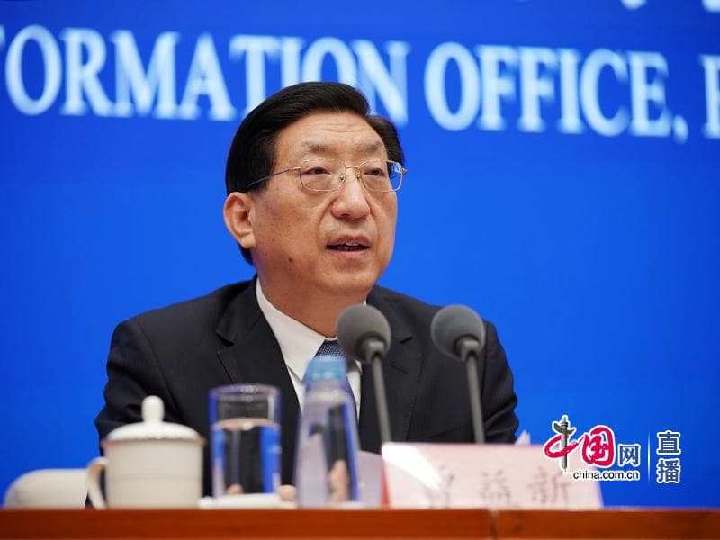 曾益新表示,接種疫苗會採取「分步走」策略。(翻攝自中國網網上直播)