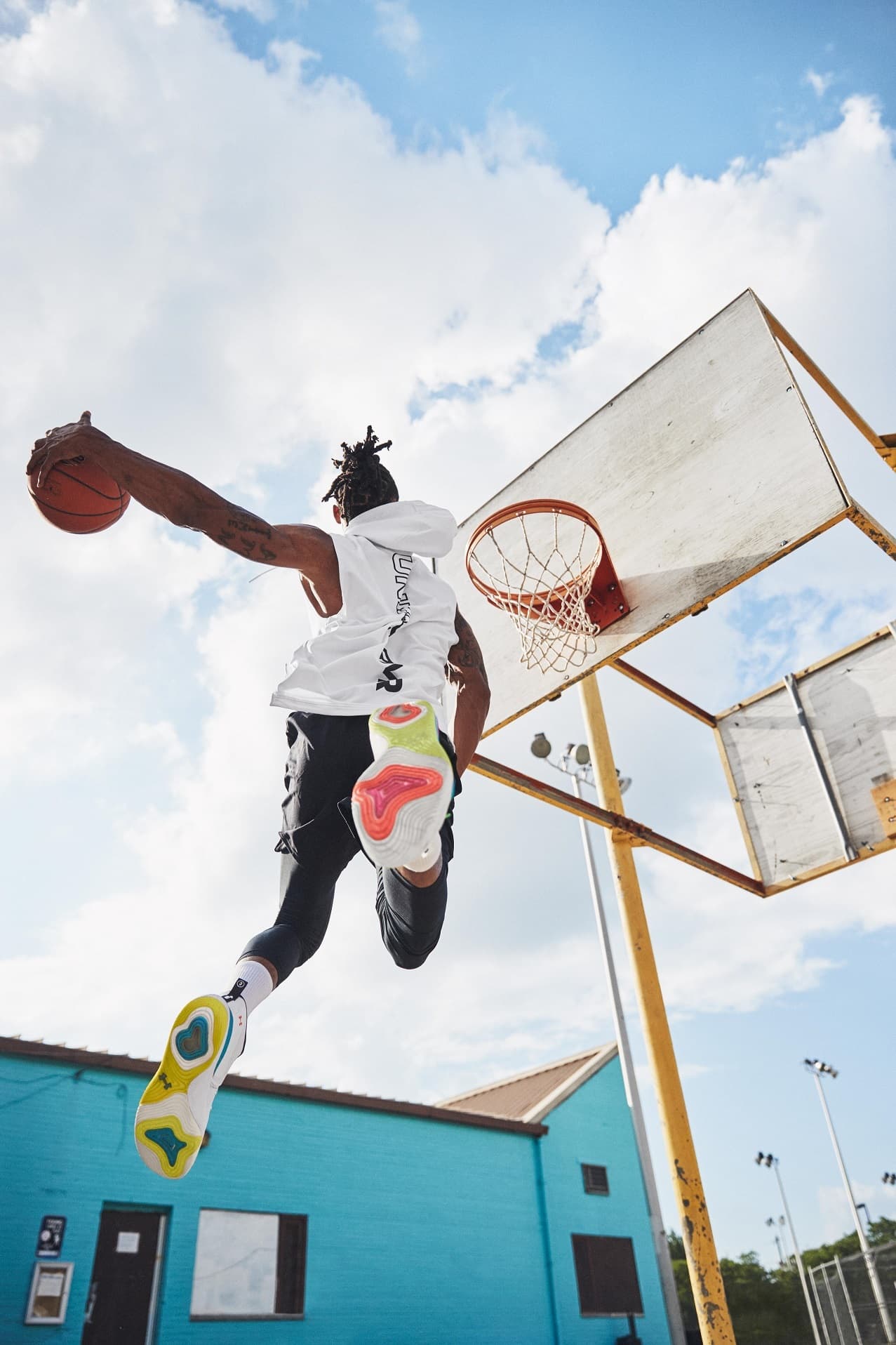 UNDER ARMOUR推出全新「UA EMBIID ONE」配色「DRAFT NIGHT」,配色靈感來自2014年Joel Embiid正式加入NBA殿堂的選秀之夜。(UNDER ARMOUR提供)