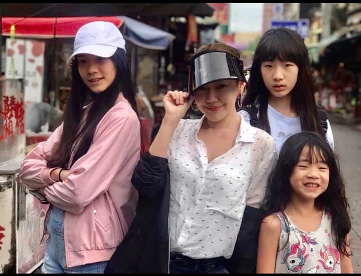 小S與女兒們感情相當好,她會依女兒們的不同興趣去積極培養才藝。(翻攝自徐熙娣IG)