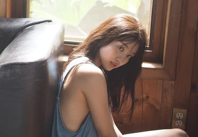 大和田南那去年為了紀念20歲生日,在9月15號生日當天推出首本寫真。(翻攝自大和田南那IG)