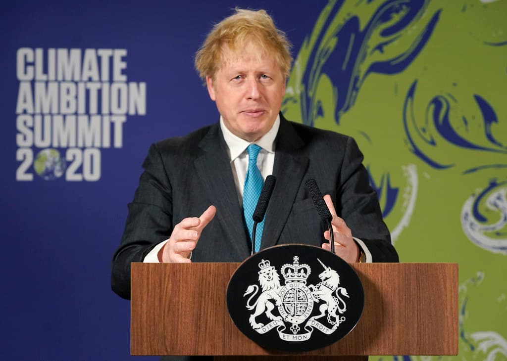 英國首相強生宣布,耶誕節計畫取消及更嚴格的防疫措施。(翻攝自強生推特)