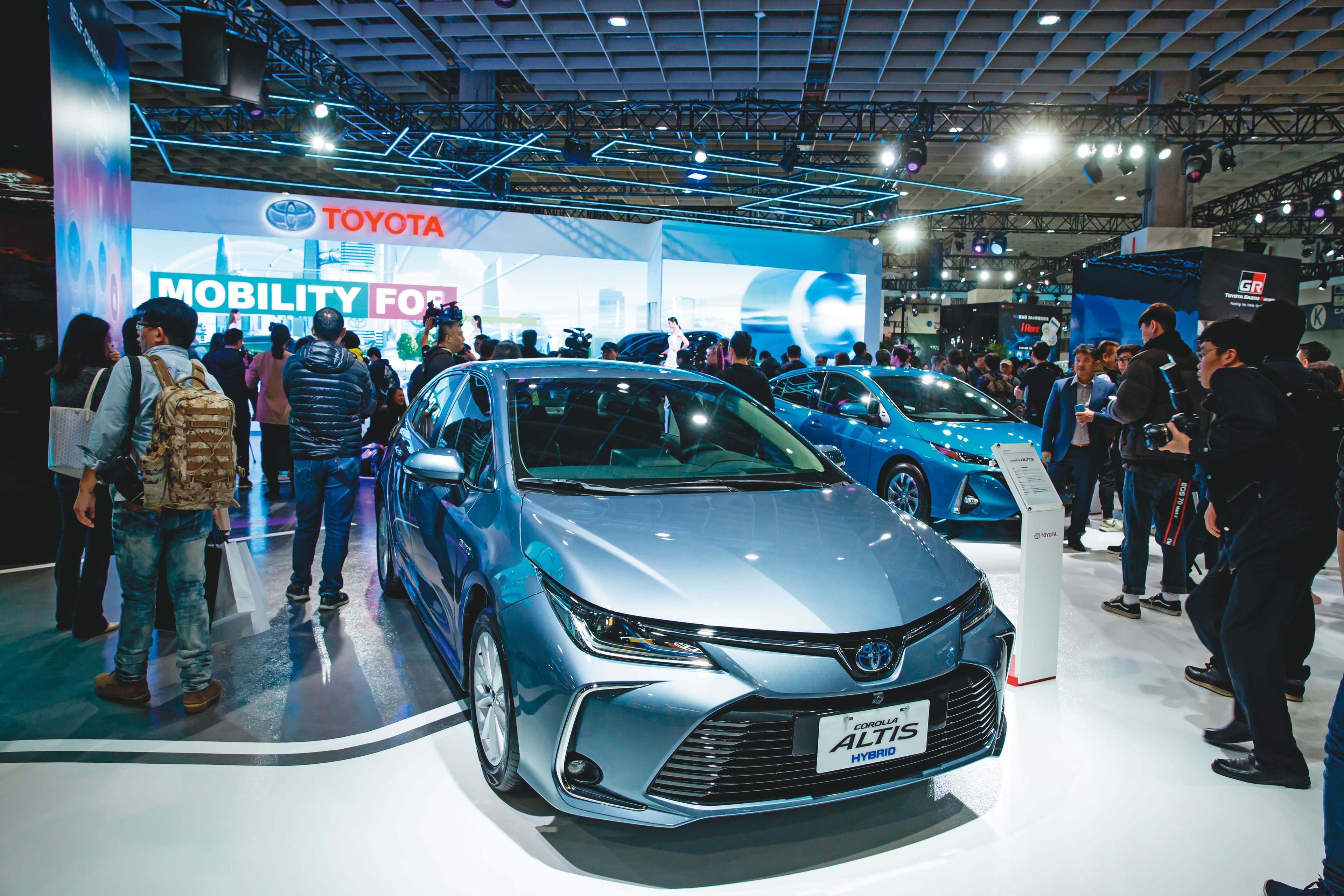 謝祖武實際到展間賞車觀察,發現TOYOTA車款客源廣、口碑好,增強他買進代理商和泰車股票的信心。