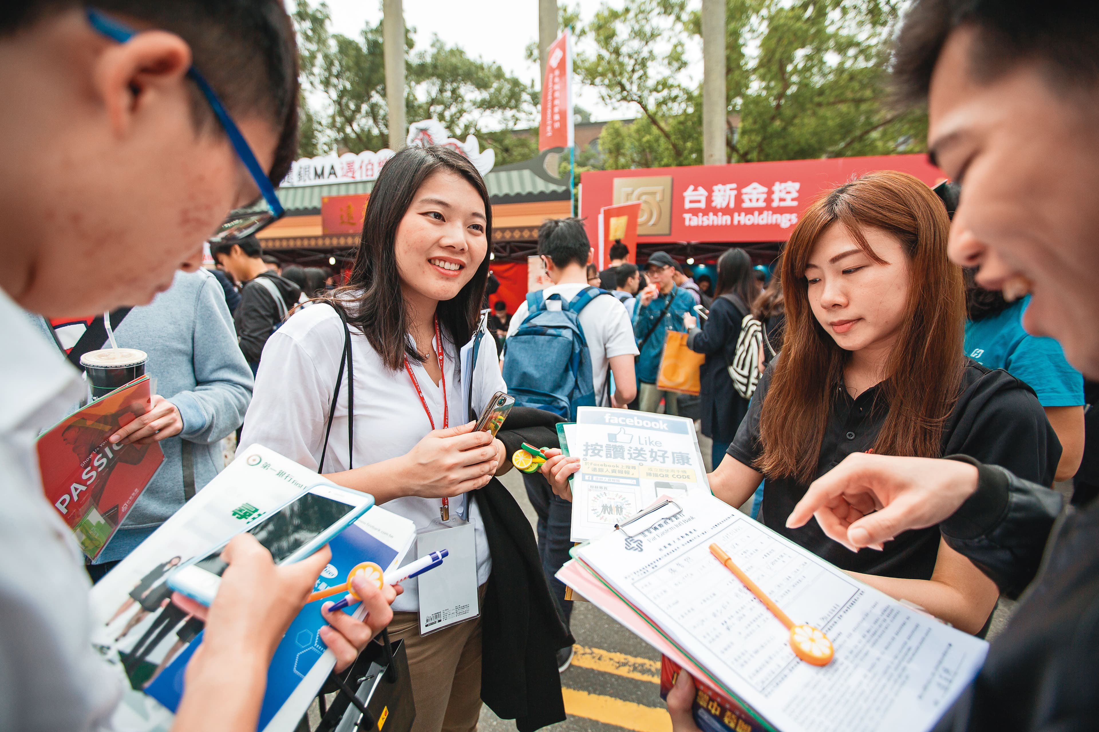 初入社會的新鮮人月薪約3萬元,若能紀律地每月拿出6,000元投資,6年大有機會存下50萬元。
