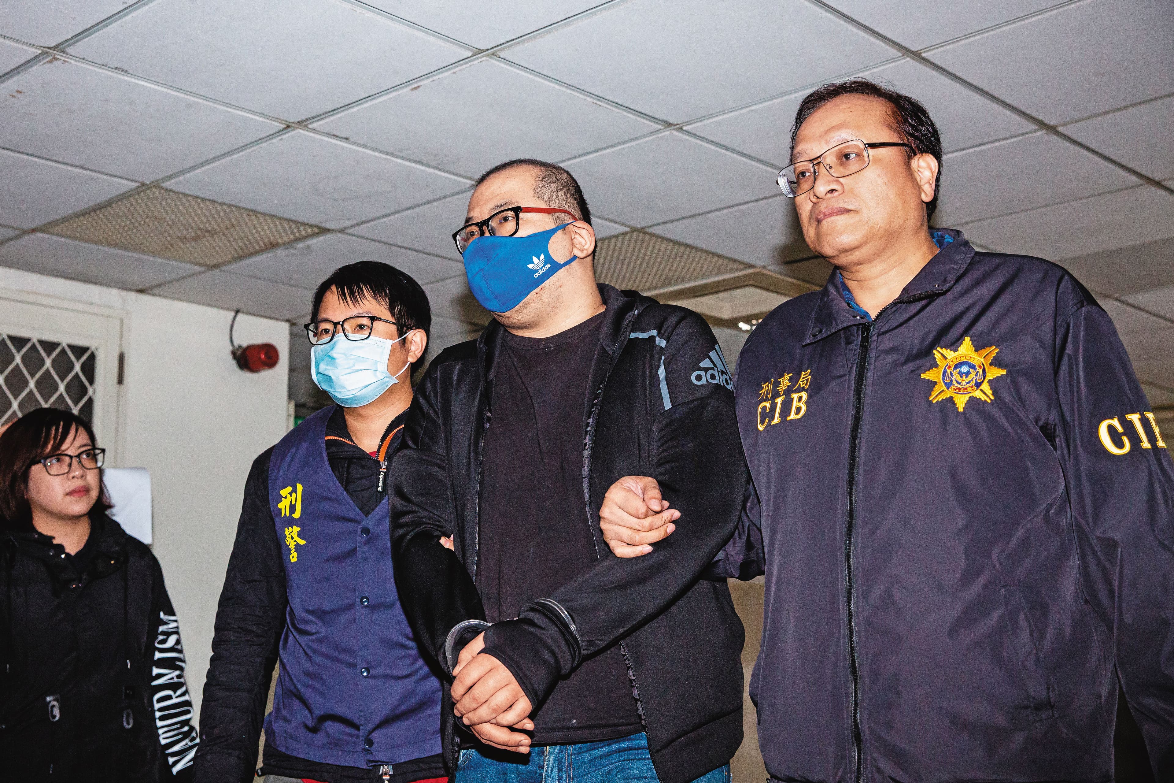劉維霖(右)除透過LINE向球員恐嚇,更在臉書提到握有可把台灣籃壇炸翻的核彈頭,成為被羈押的鐵證。
