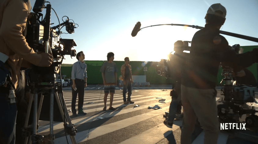 劇中的澀谷靠搭景，拍攝完後背景再利用CG後製完成。（翻攝自Netflix Youtube畫面）