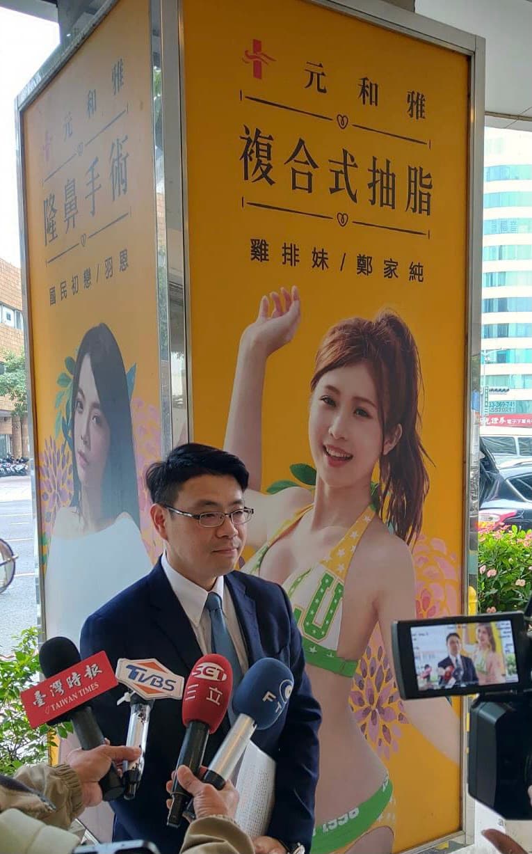 「金牌律師」葛光輝代診所出面受訪,強調看板絕不會撤下。(元和雅提供)