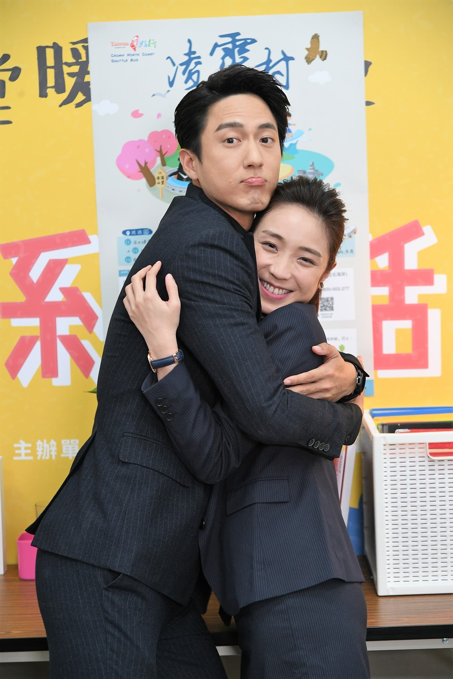 梁舒涵(右)自己也很期待上演「霸道總裁與小祕書」的戲碼。(三立提供)