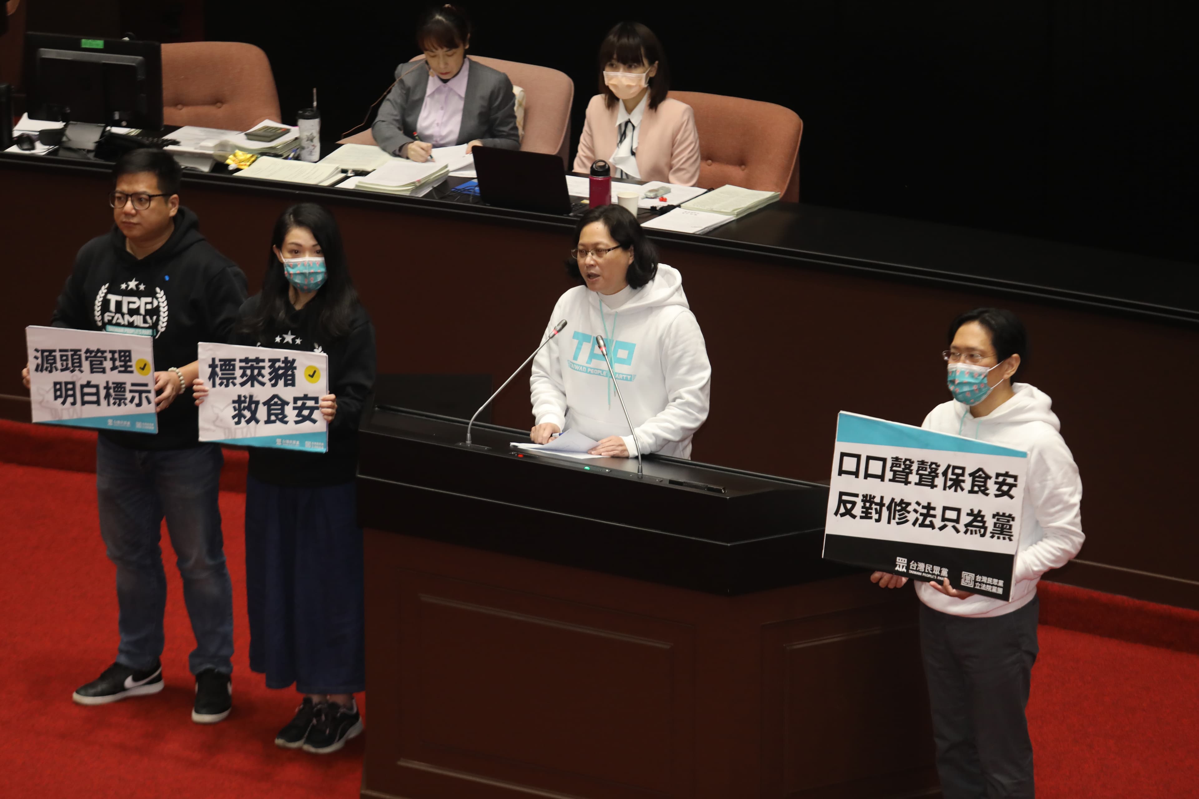 立院今天針對美豬開放的9項行政命令及相關法令修法表決,民進黨以多數優勢反對食品標萊劑入《食安法》。