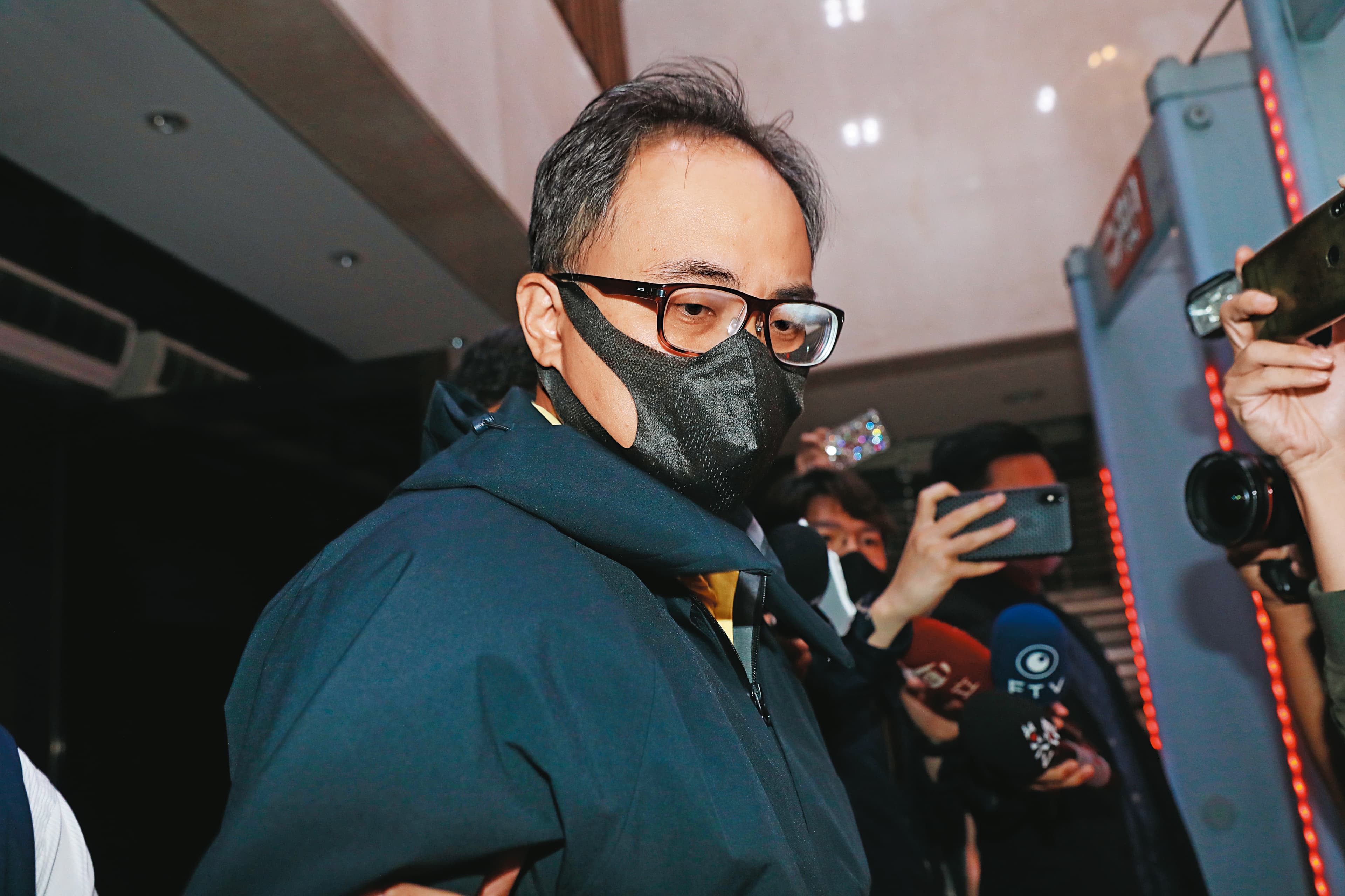 寶佳資產財務主管邱裕元是游迺文的附中學弟,言必稱游為大哥,一度想透過台新金高層幫他喬保德信投資長一職。