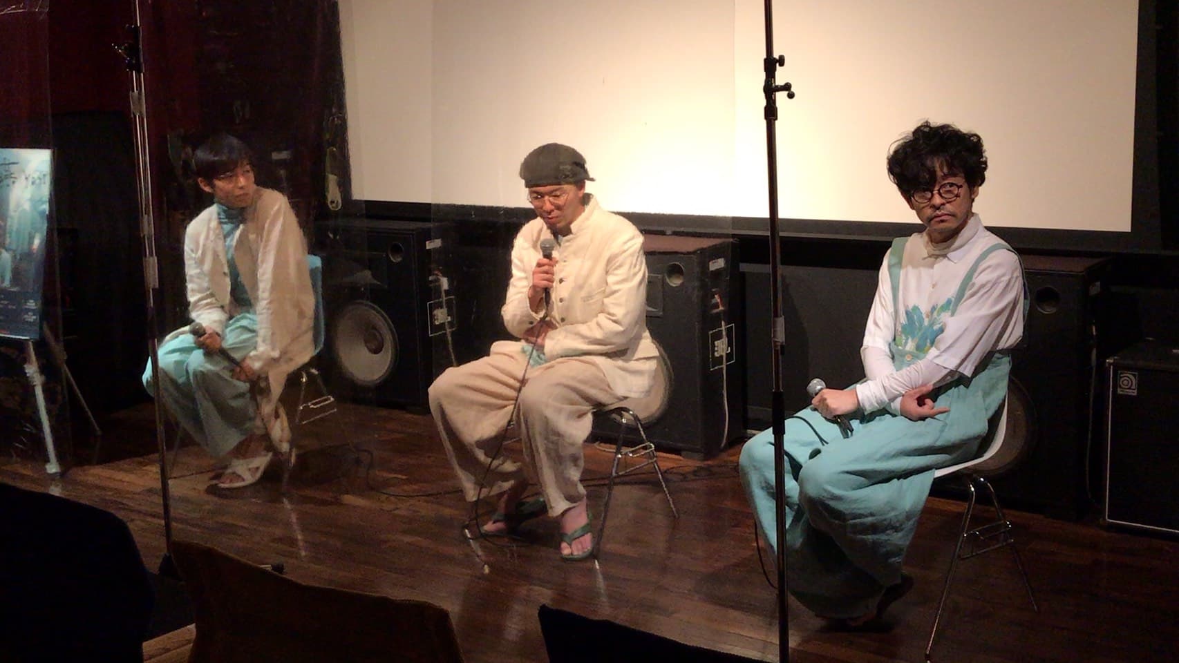 今村圭佑(中)日前帶著演員水間龍(左)、山中崇到戲院謝票,也聊起在台的趣事。(希望行銷提供)