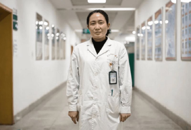 武漢市中心醫院醫生艾芬是「發哨子的人」。(翻攝畫面)