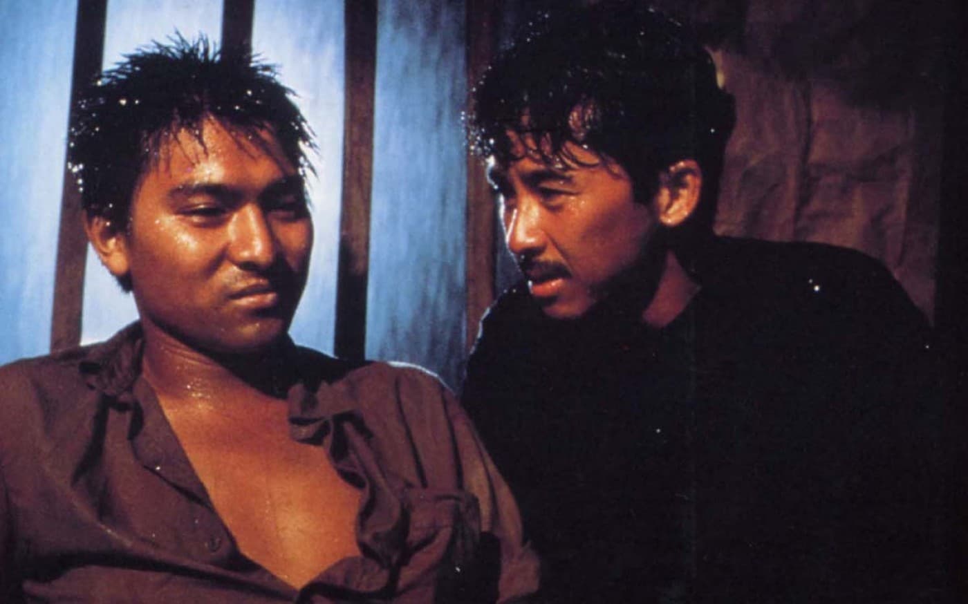 劉德華(左)、林子祥(右)主演的《投奔怒海》是第一部讓文念中備感震撼的許鞍華電影。(翻攝自www.westkowloon)