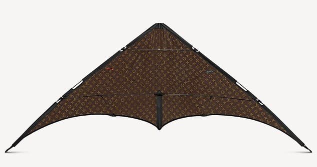 Monogram Kite由帆布製成,上頭印有Monogram花紋。(翻攝louisvuitton.com)