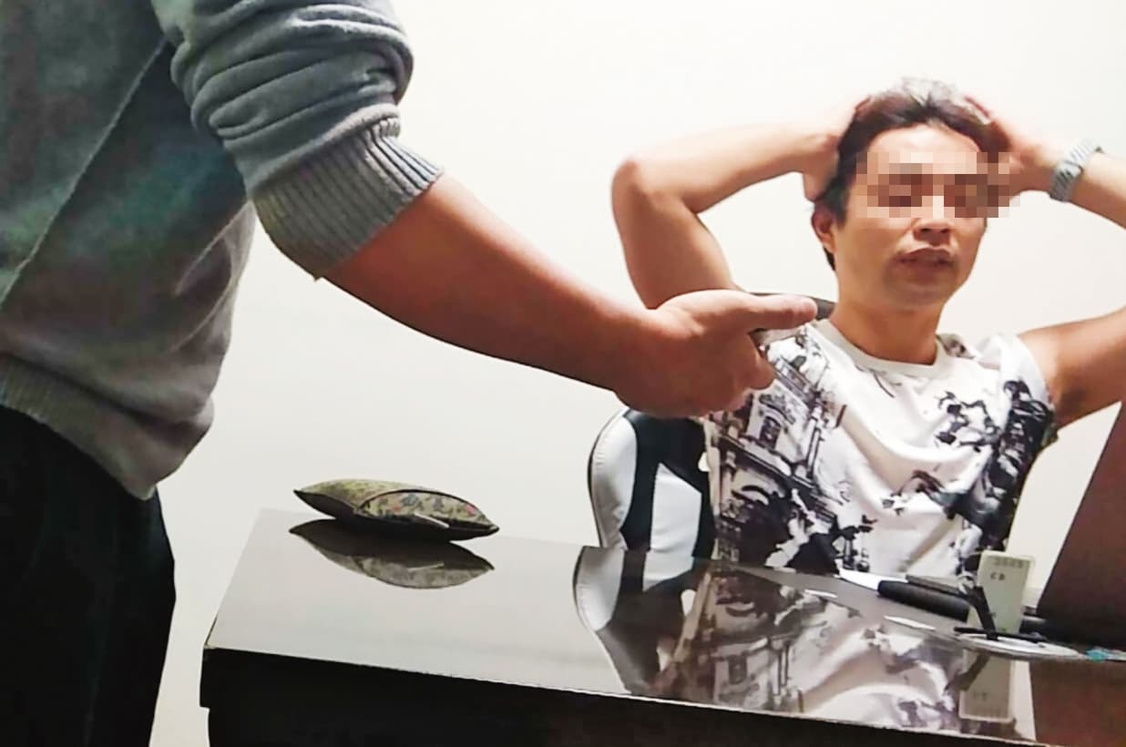 吳男看診時脾氣頗大，還稱只要把脈就能掌握病患身體狀況，不需問診。