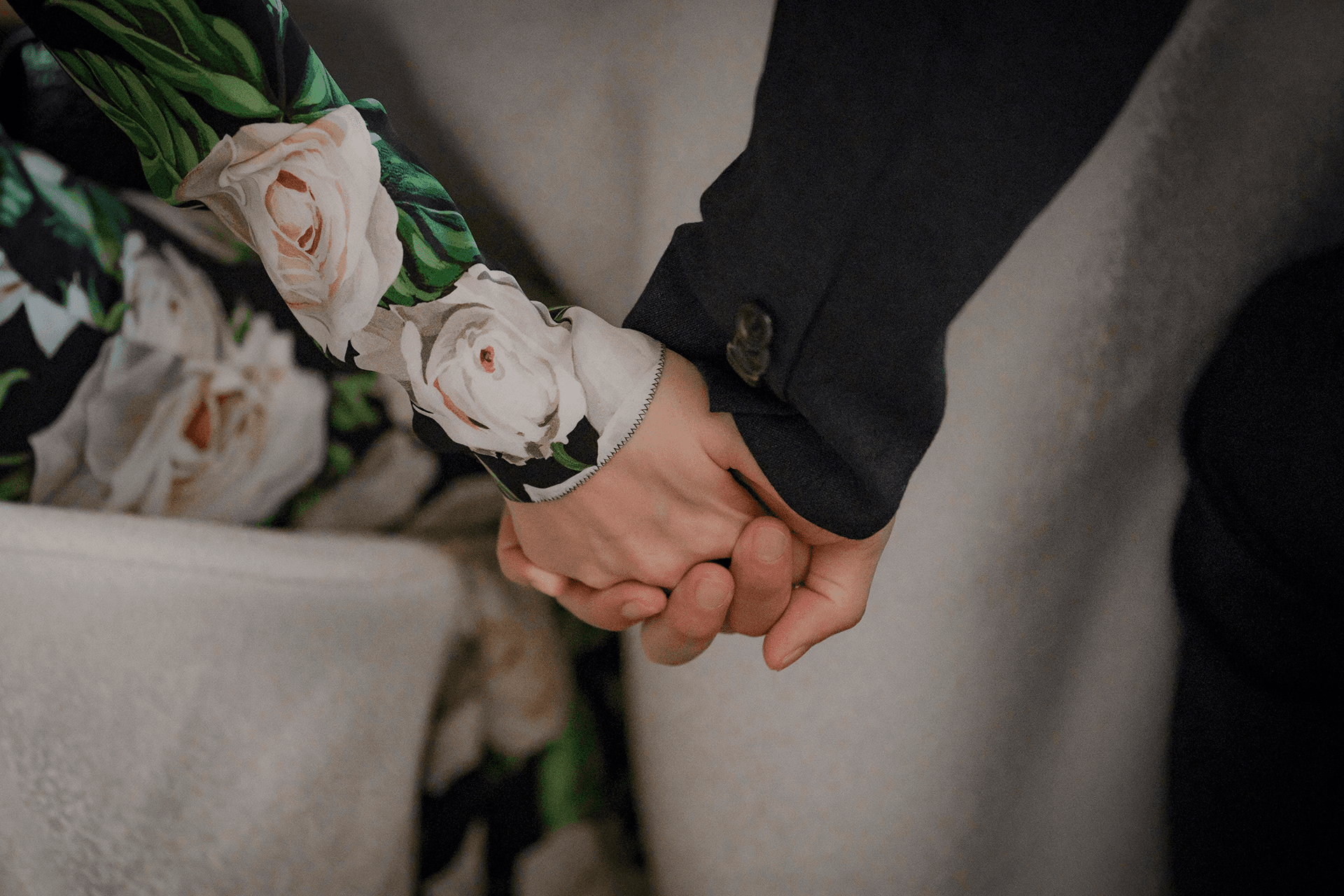 喜愛「迫降CP」的粉絲巴不得玄彬和孫藝真「立刻就地結婚」。(Netflix提供)