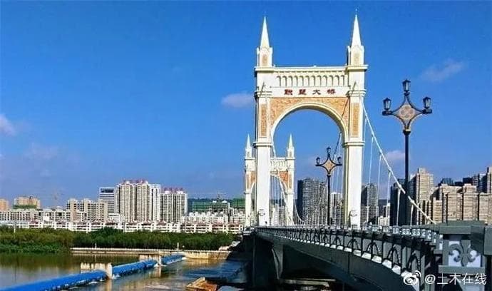上榜理由:搬用舶來形式,有損文化認同。(翻攝自土木在線微博)
