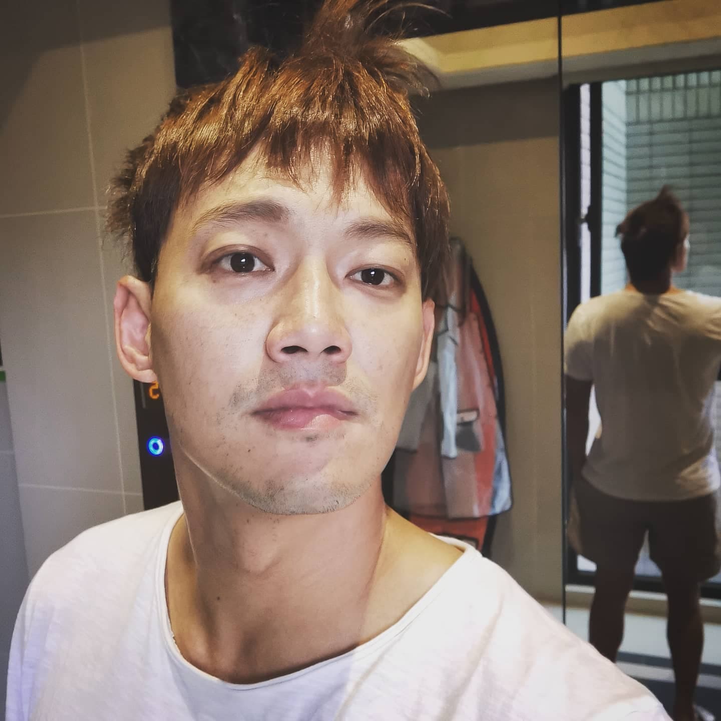 威廉在拍攝軍教電影時,苦練成肌肉猛男。(翻攝自威廉臉書)