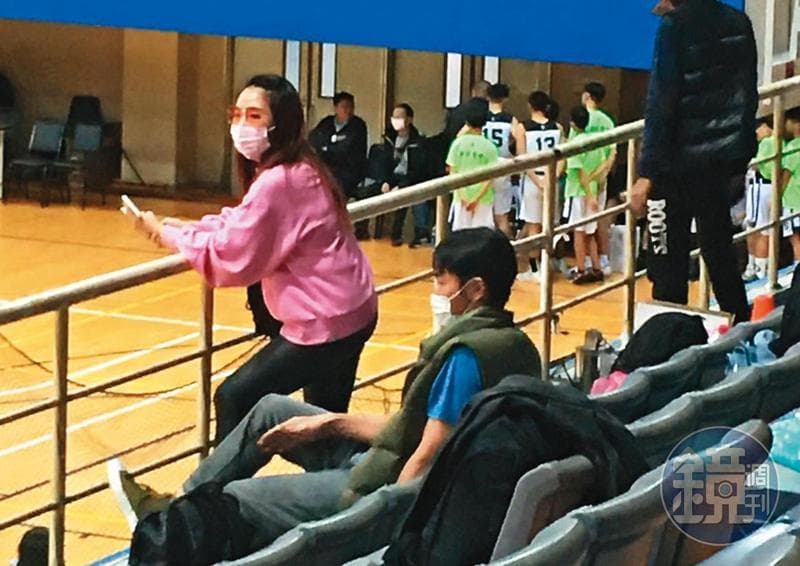 陶晶瑩(左)、李李仁(右)被指在女兒比賽失態。(讀者提供)